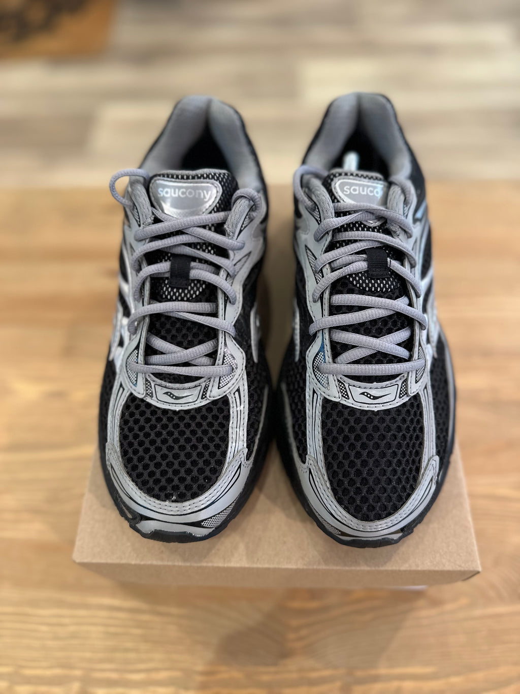 Saucony progrid omni 9 grey black ( taille 42 )