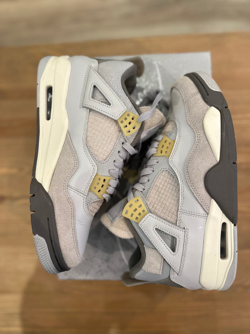 Nike Jordan 4 rétro photon dust ( taille 40,5 )