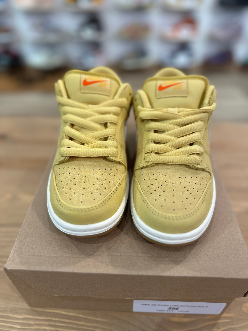 Nike sb dunk low saturn gold ( taille 37,5 )