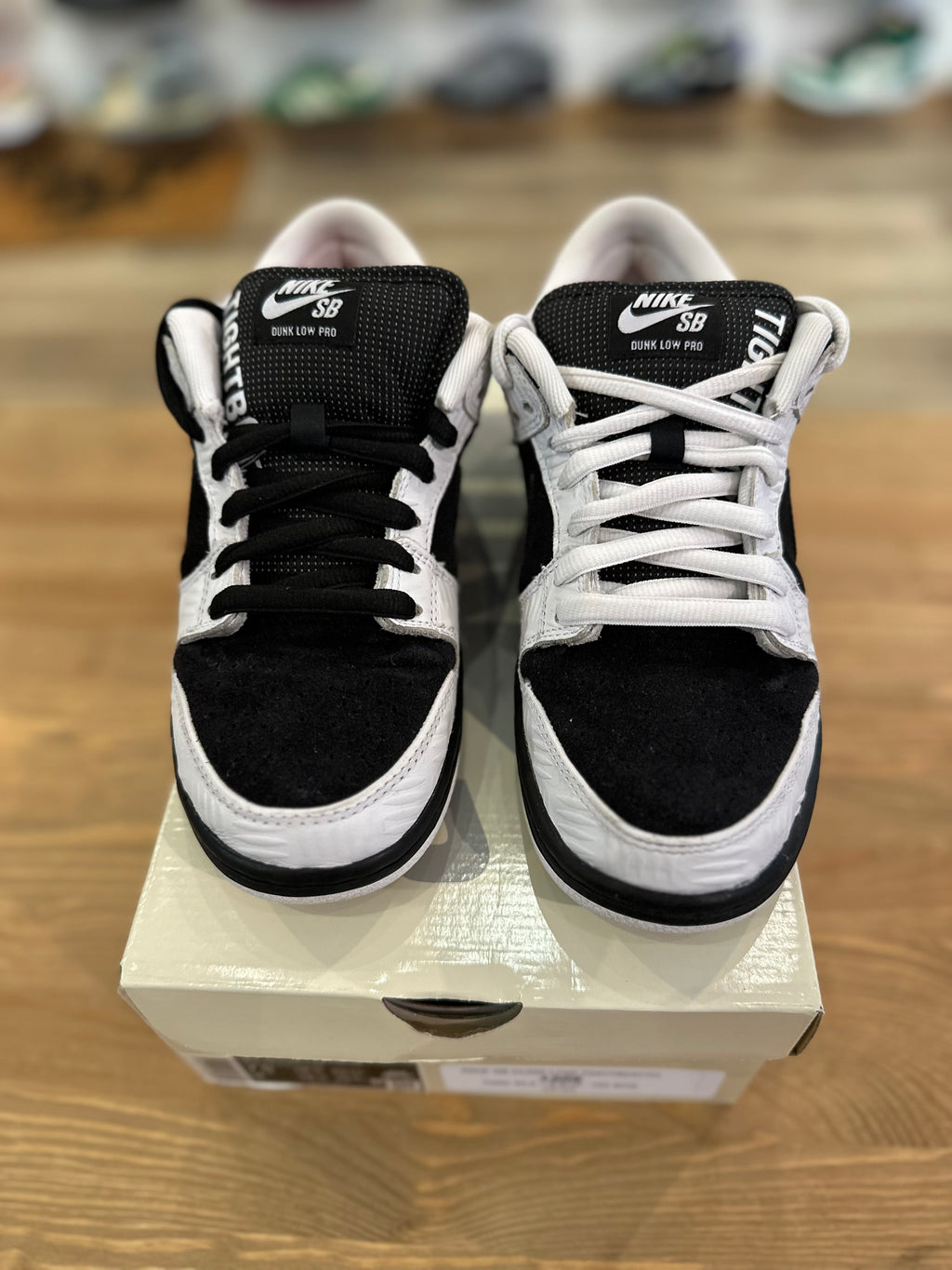 Nike sb dunk low tightbooth ( taille 40,5 )