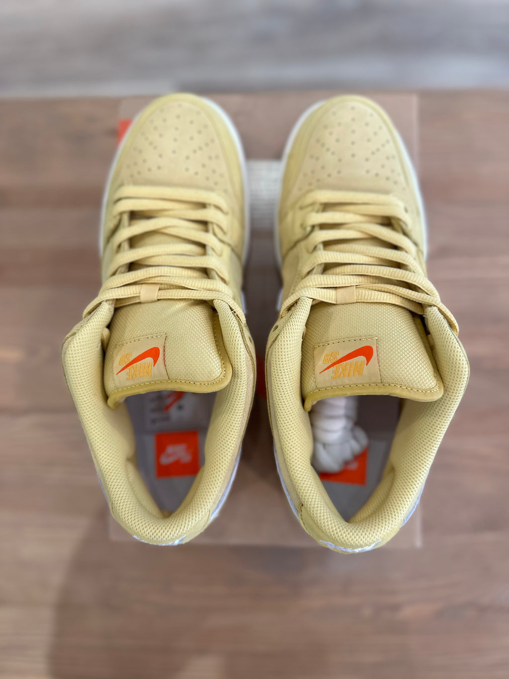 Nike sb dunk low saturn gold ( taille 44 )