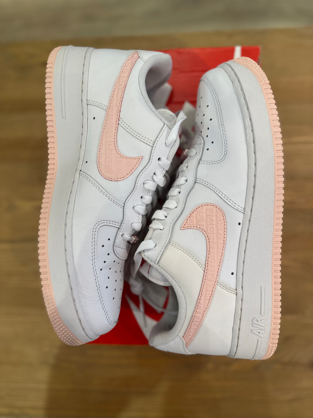 Nike air force 1 low valentines day ( taille 43 )