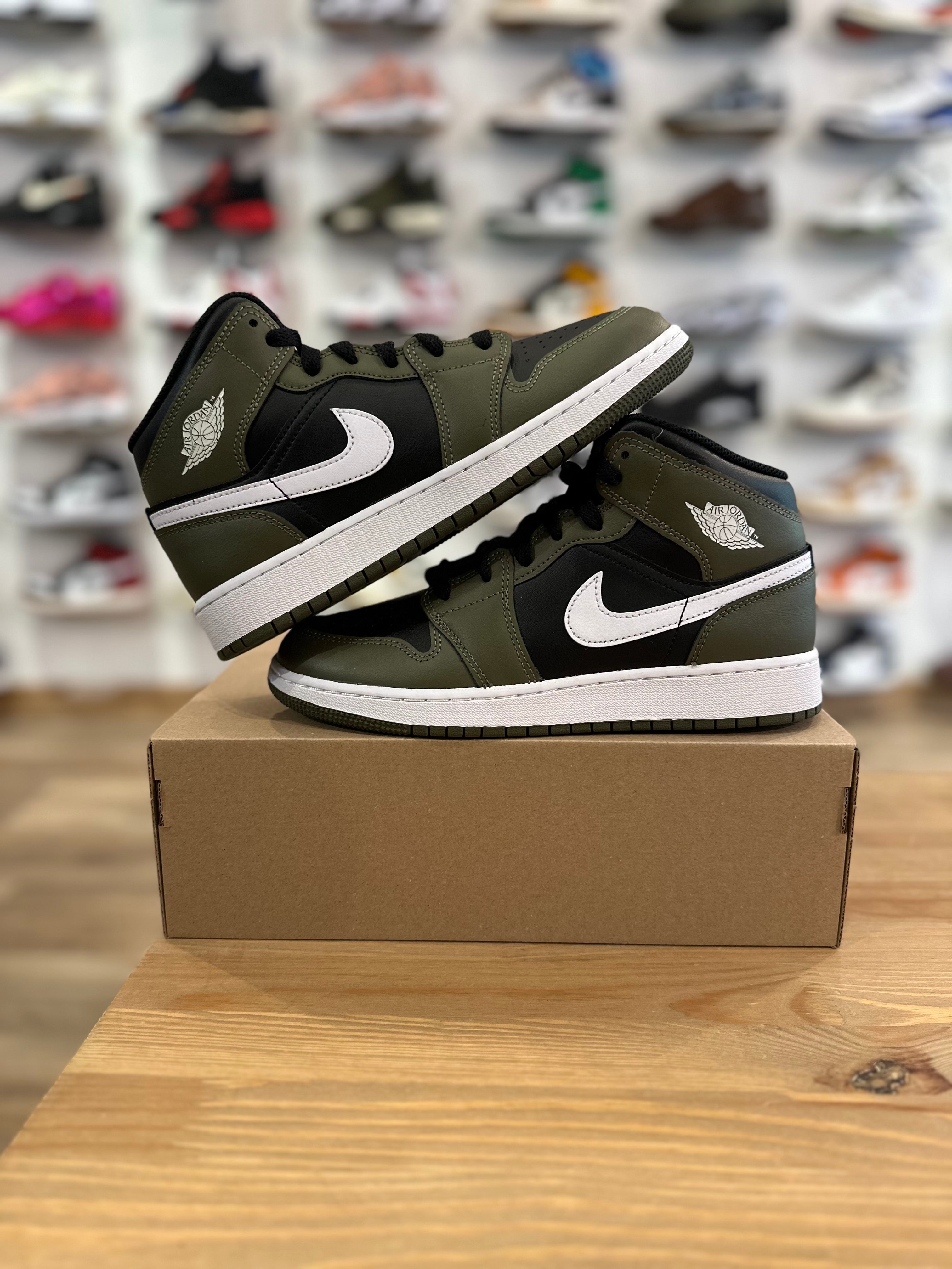 Nike Jordan 1 mid médium olive ( taille 39 )