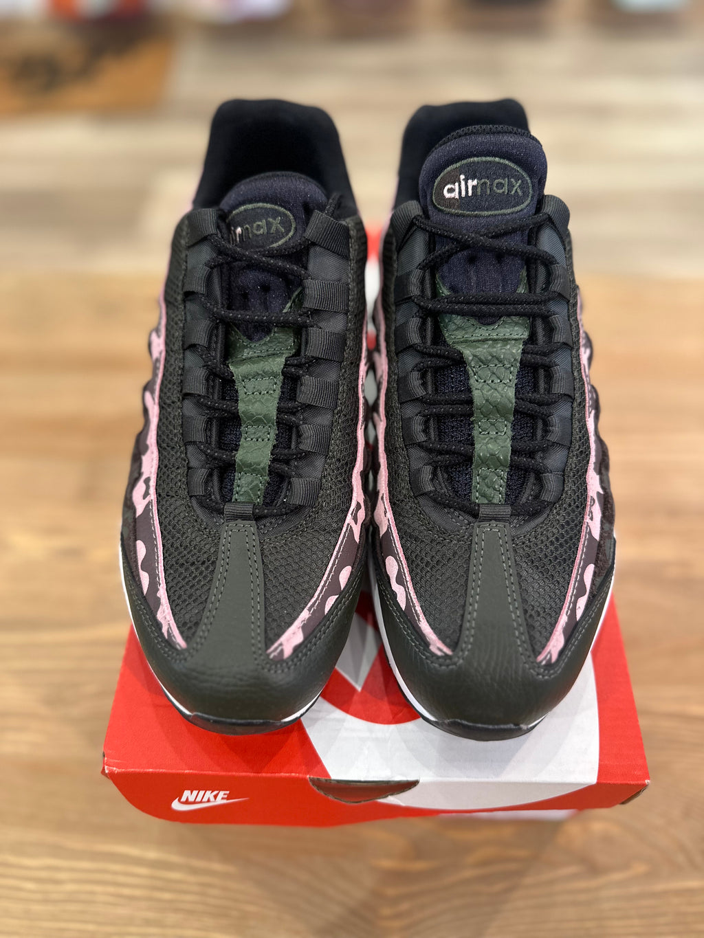 Nike air Max 95 olive pink Camo ( taille 40,5 )