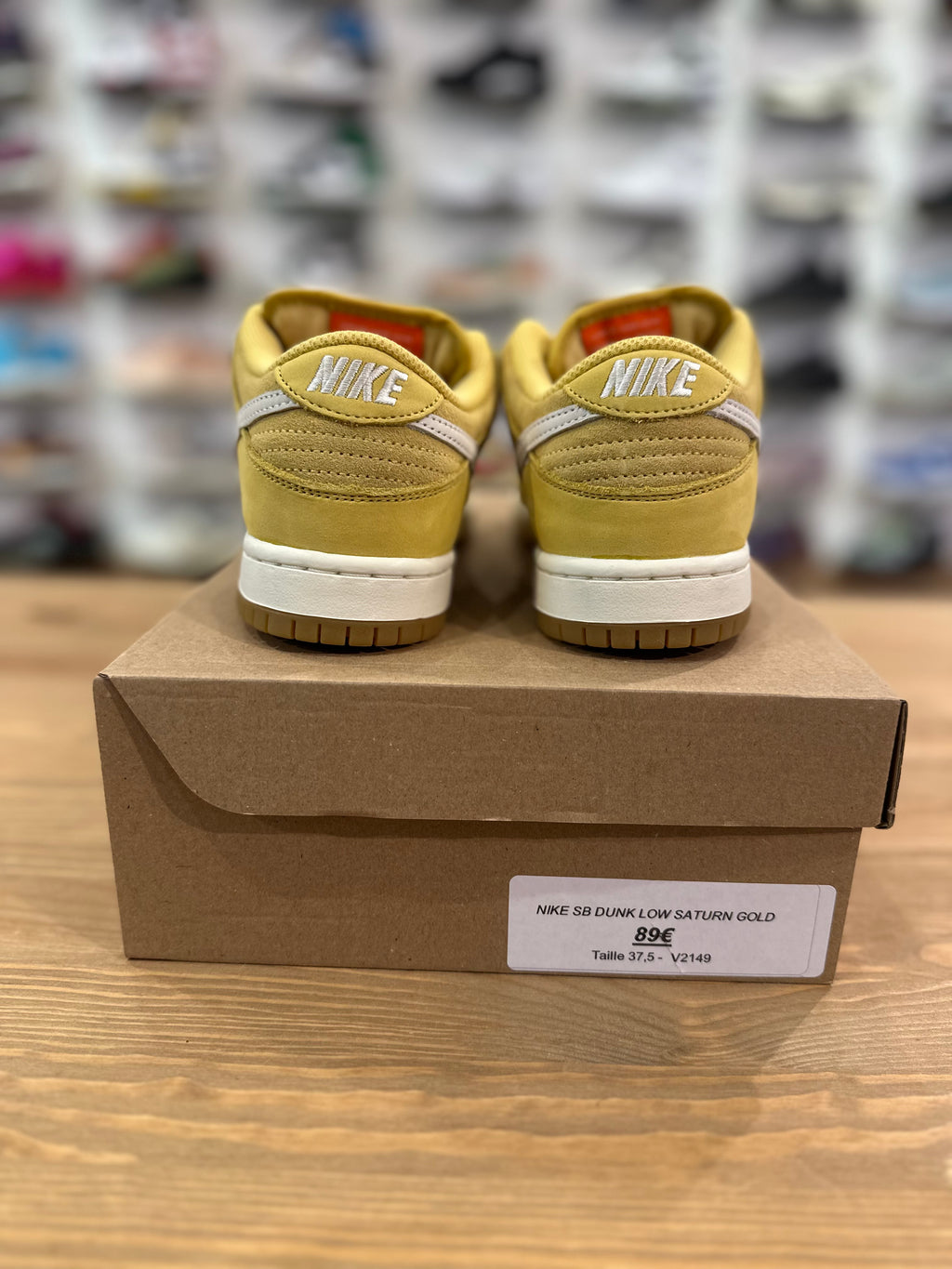 Nike sb dunk low saturn gold ( taille 37,5 )