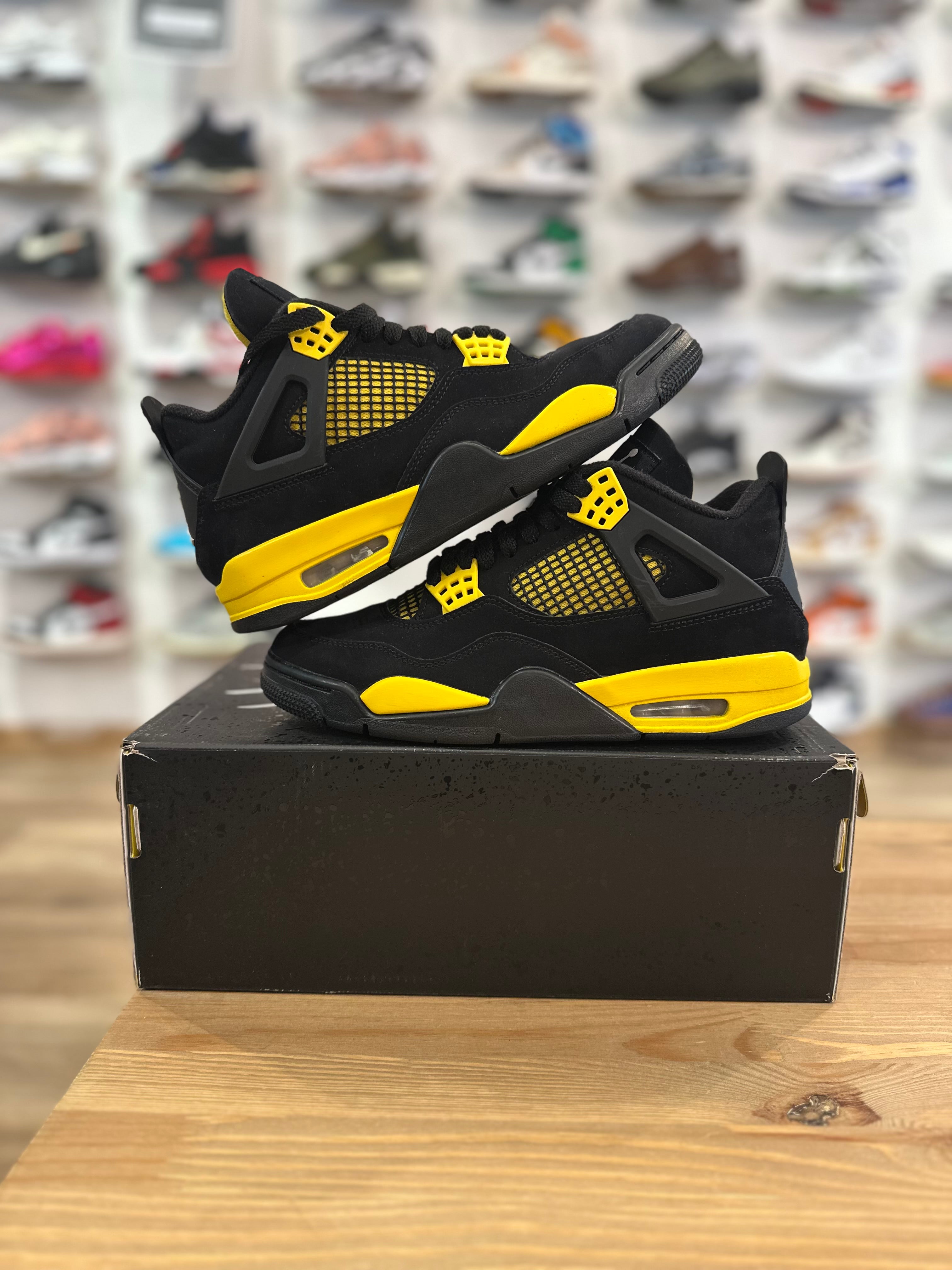 Nike Jordan 4 rétro yellow thunder ( taille 41 )