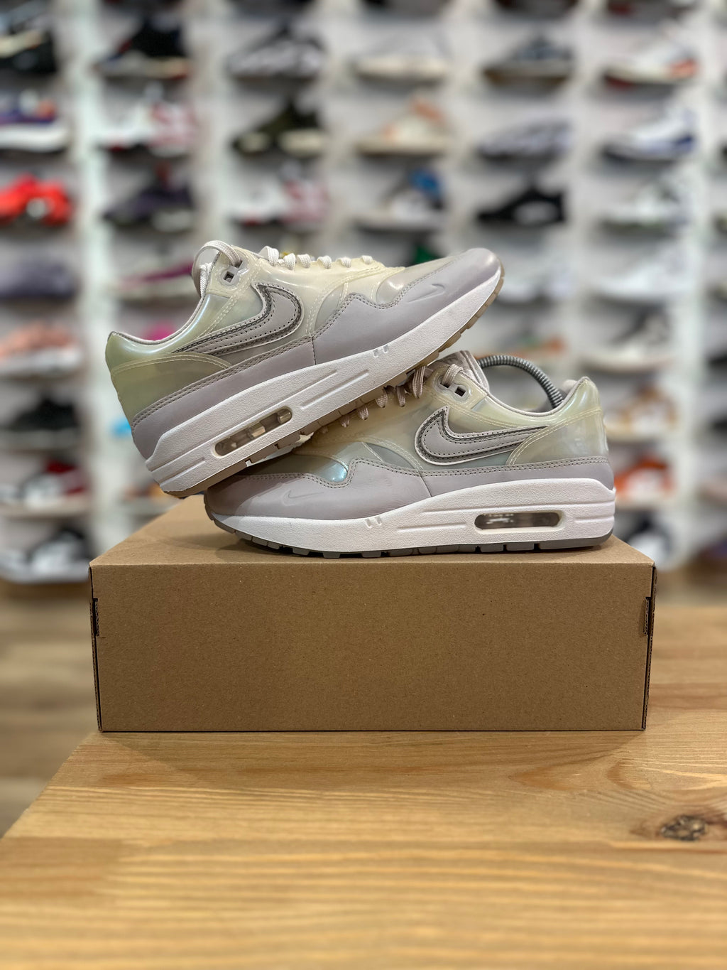 Nike air Max 1 snkrs day ( taille 38 )
