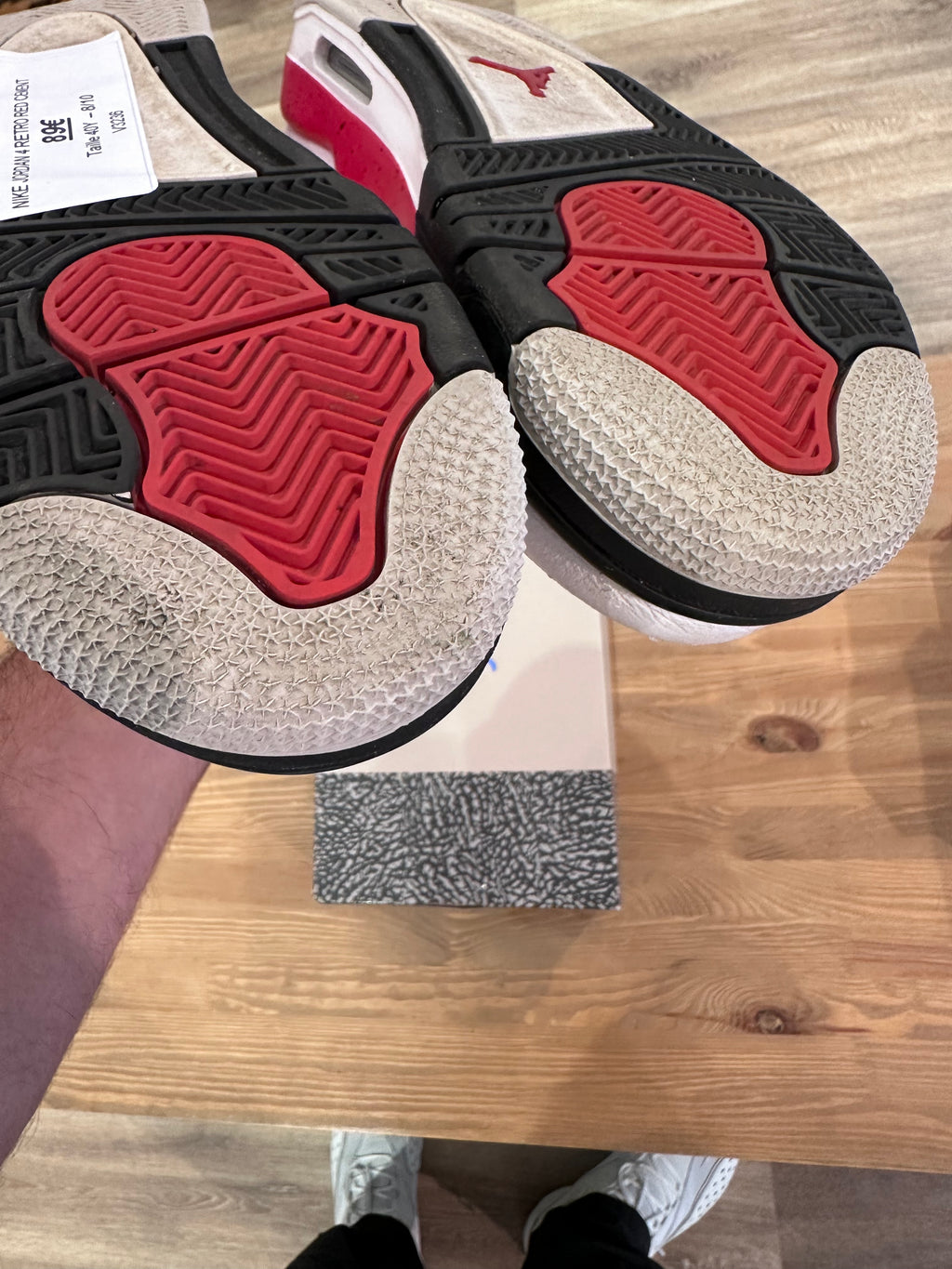 Nike Jordan 4 rétro red cément ( taille 40 Gs )