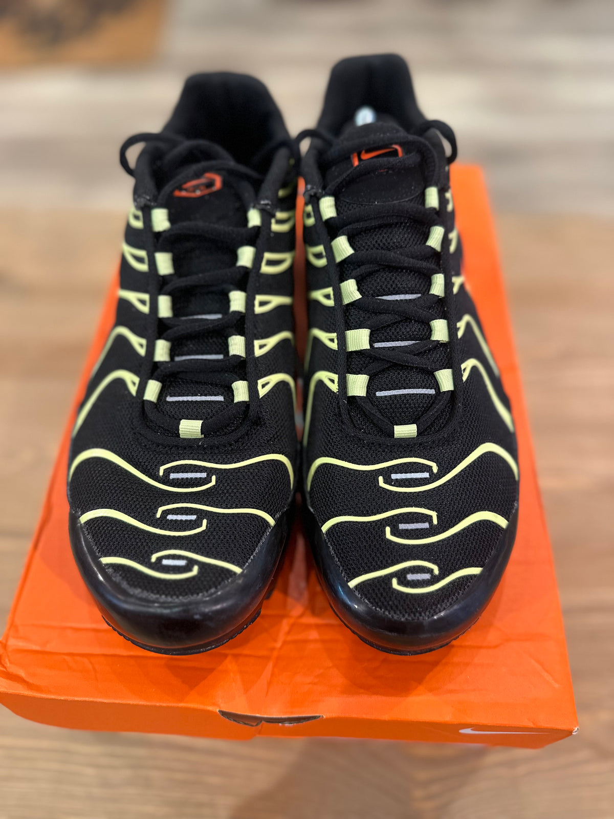 Nike air Max plus black hyper crimson ( taille 40 gs )