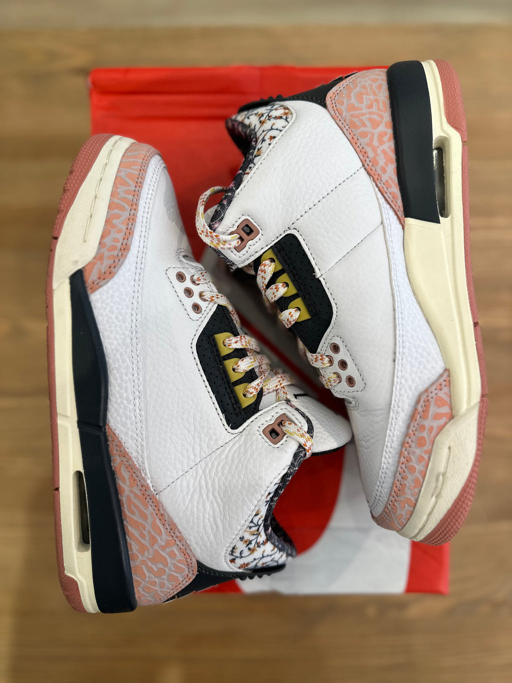 Nike Jordan 3 red Stardust ( taille 38 )