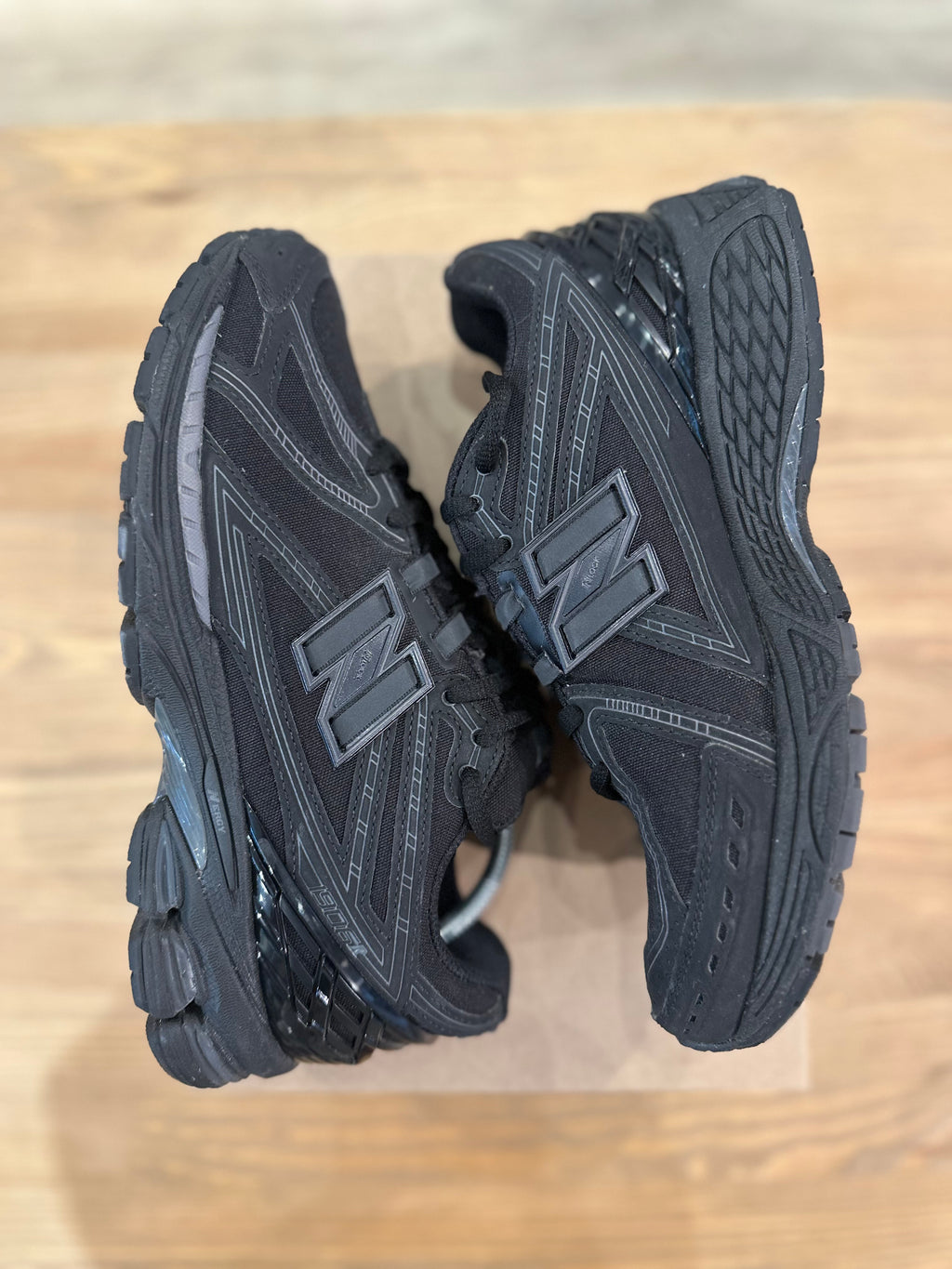 New balance 1906r triple black ( taille 39,5 )