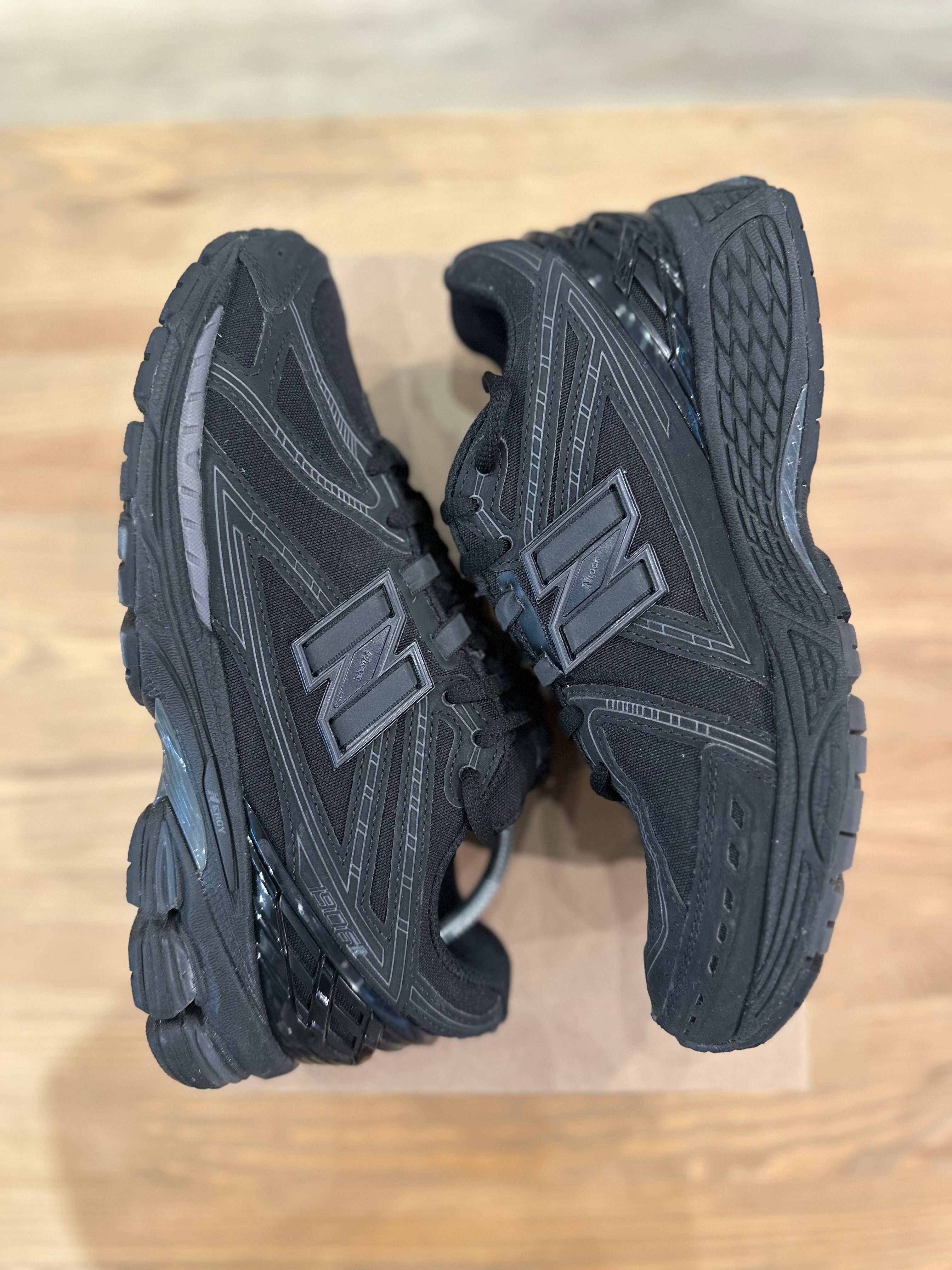 New balance 1906r triple black ( taille 39,5 )