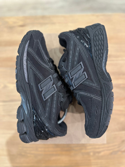 New balance 1906r triple black ( taille 39,5 )