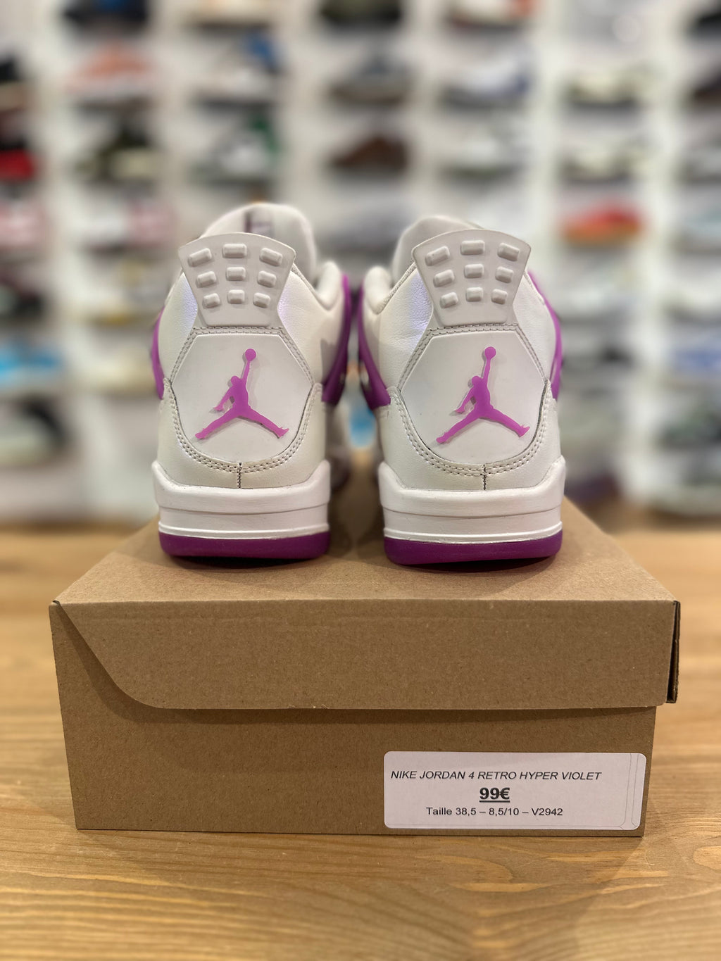 Nike Jordan 4 rétro hyper violet ( taille 38,5 )