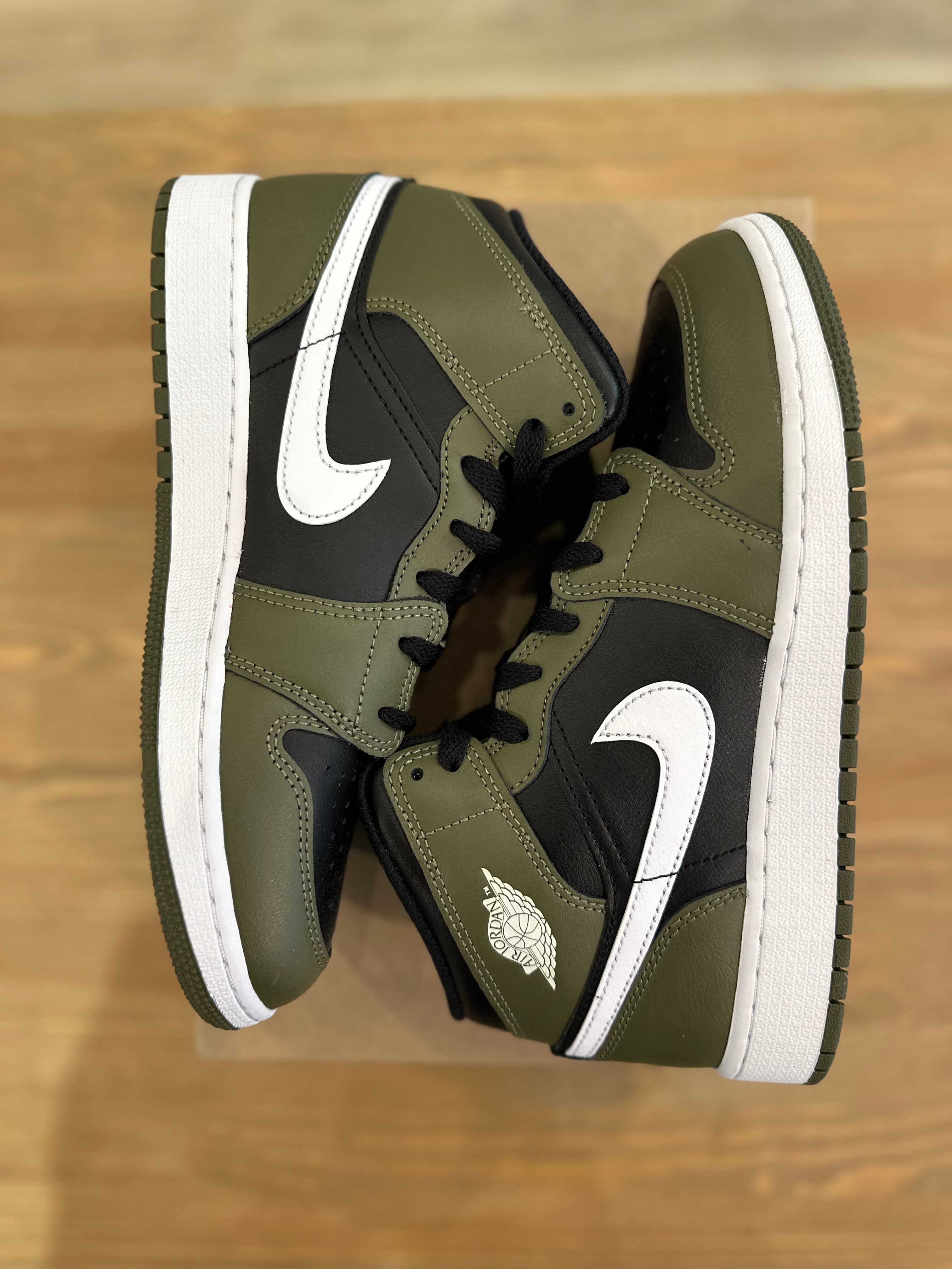 Nike Jordan 1 mid médium olive ( taille 39 )