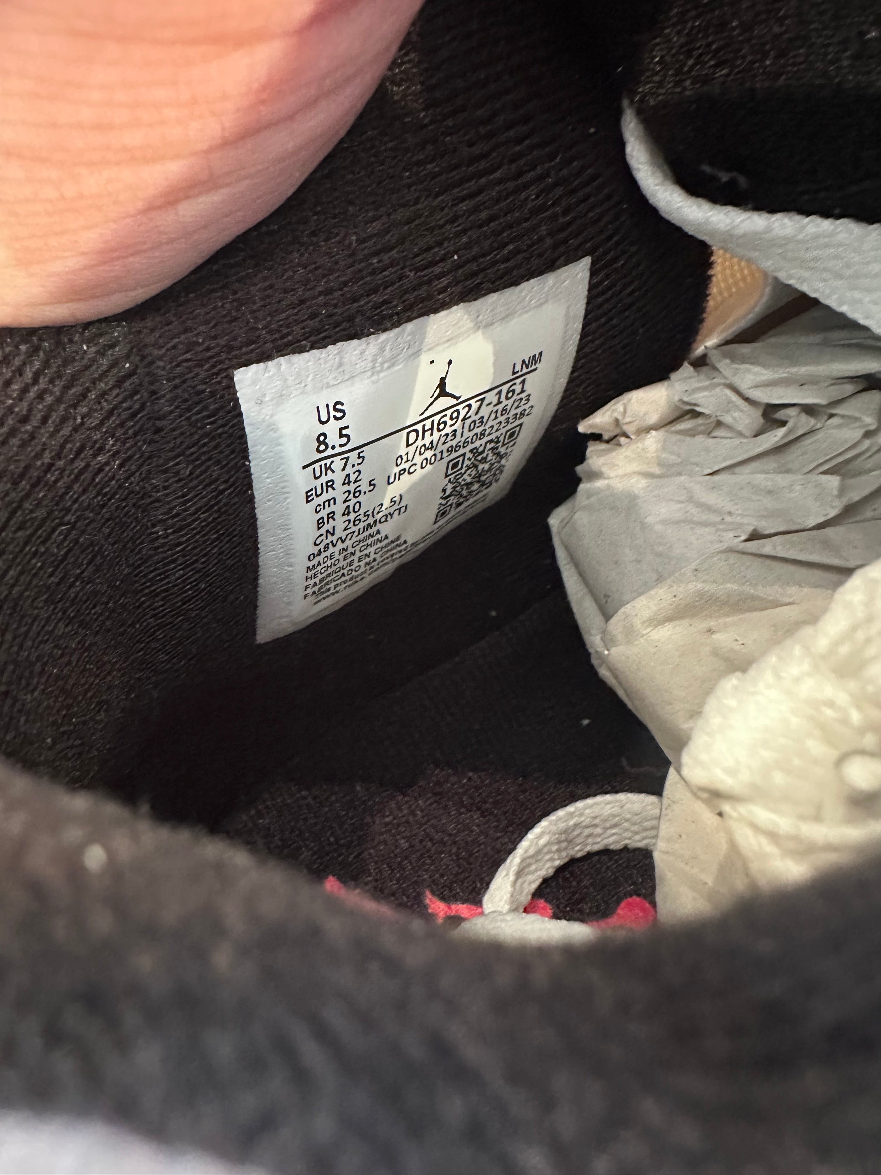 Nike Jordan 4 rétro red cément ( taille 42 )