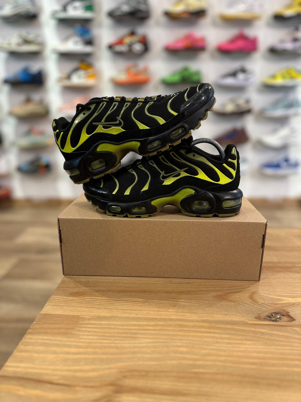 Nike air Max plus cyber ( taille 37,5 )