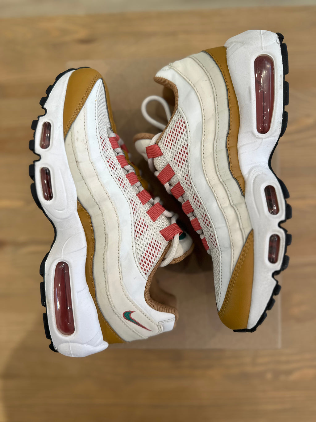 Nike air Max 95 powerwall ( taille 38 )