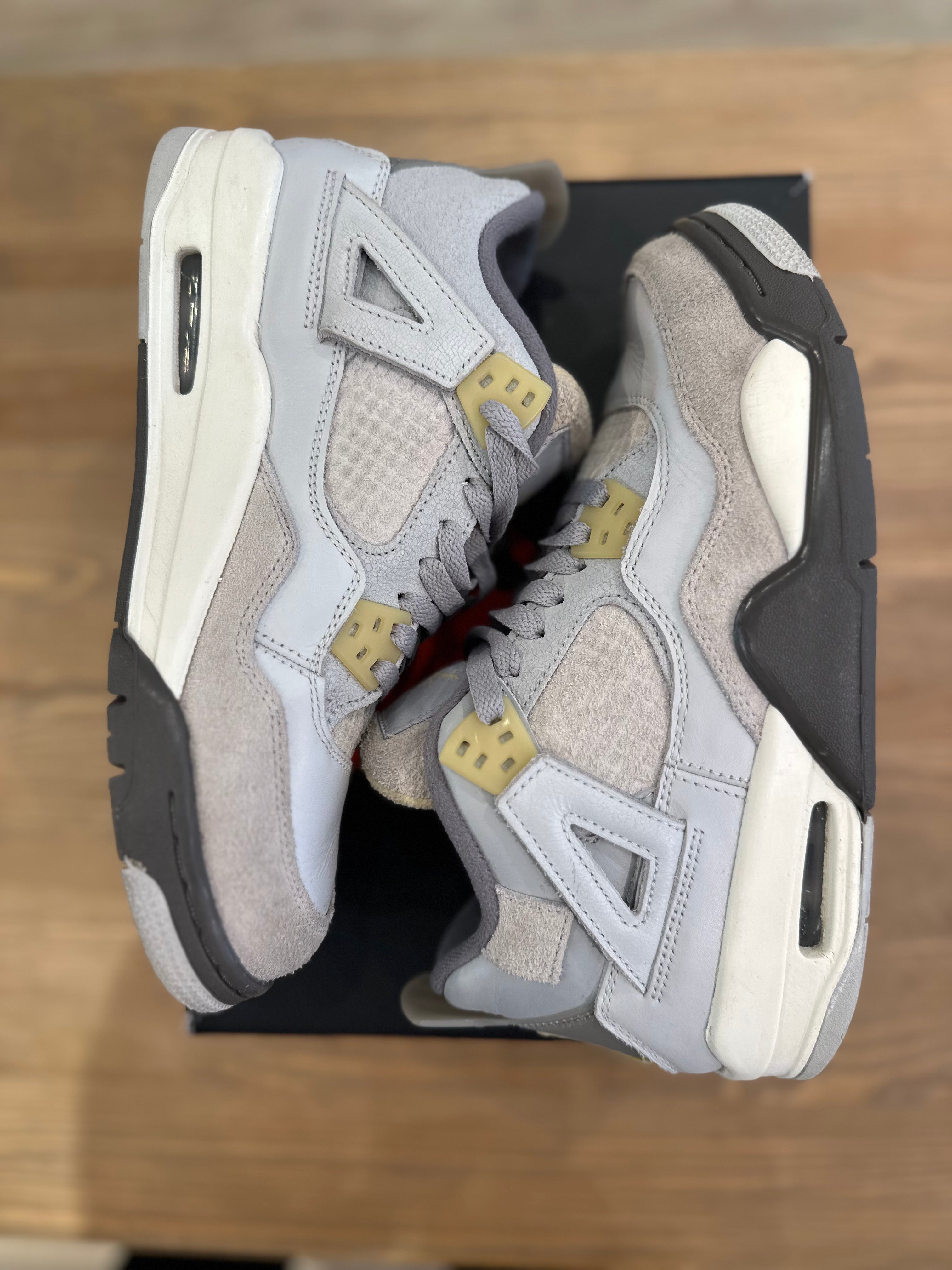 Nike Jordan 4 rétro photon dust ( taille 40 )