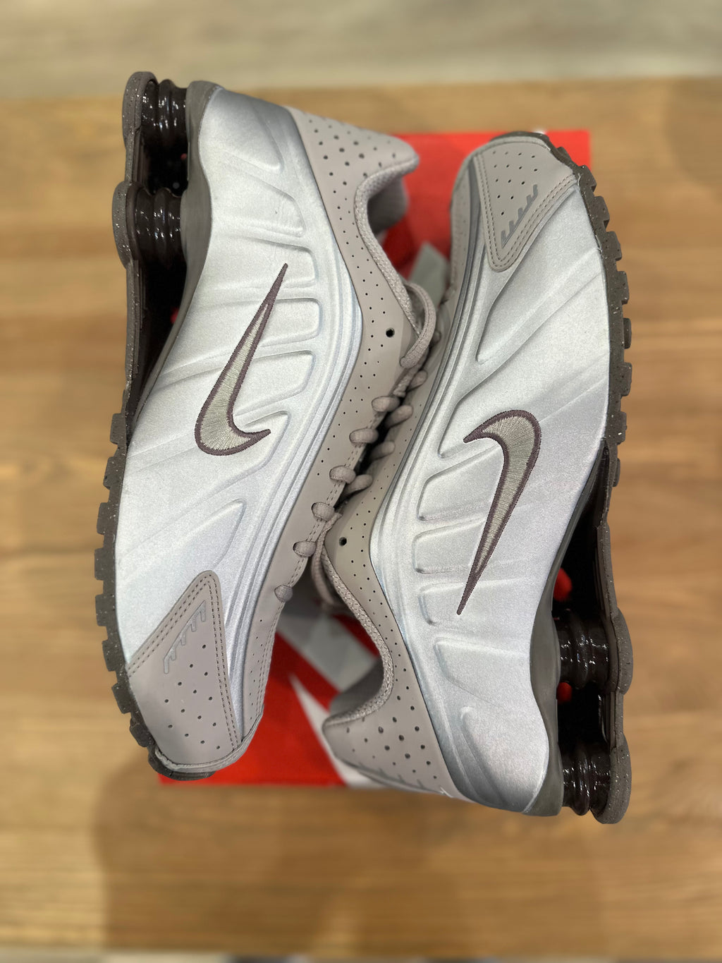 Nike shox r4 cave stone ( taille 44 )