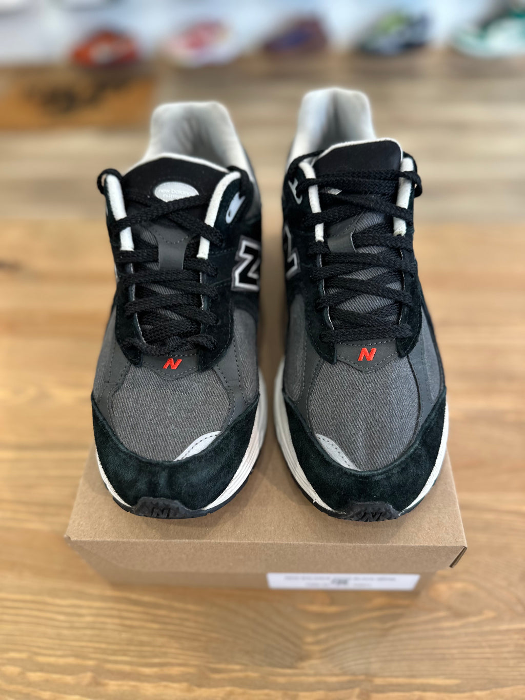 New balance 2002r black sépia ( taille 43 )