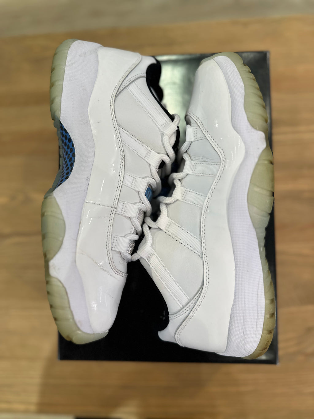 Nike Jordan 11 low legend blue ( taille 42 )