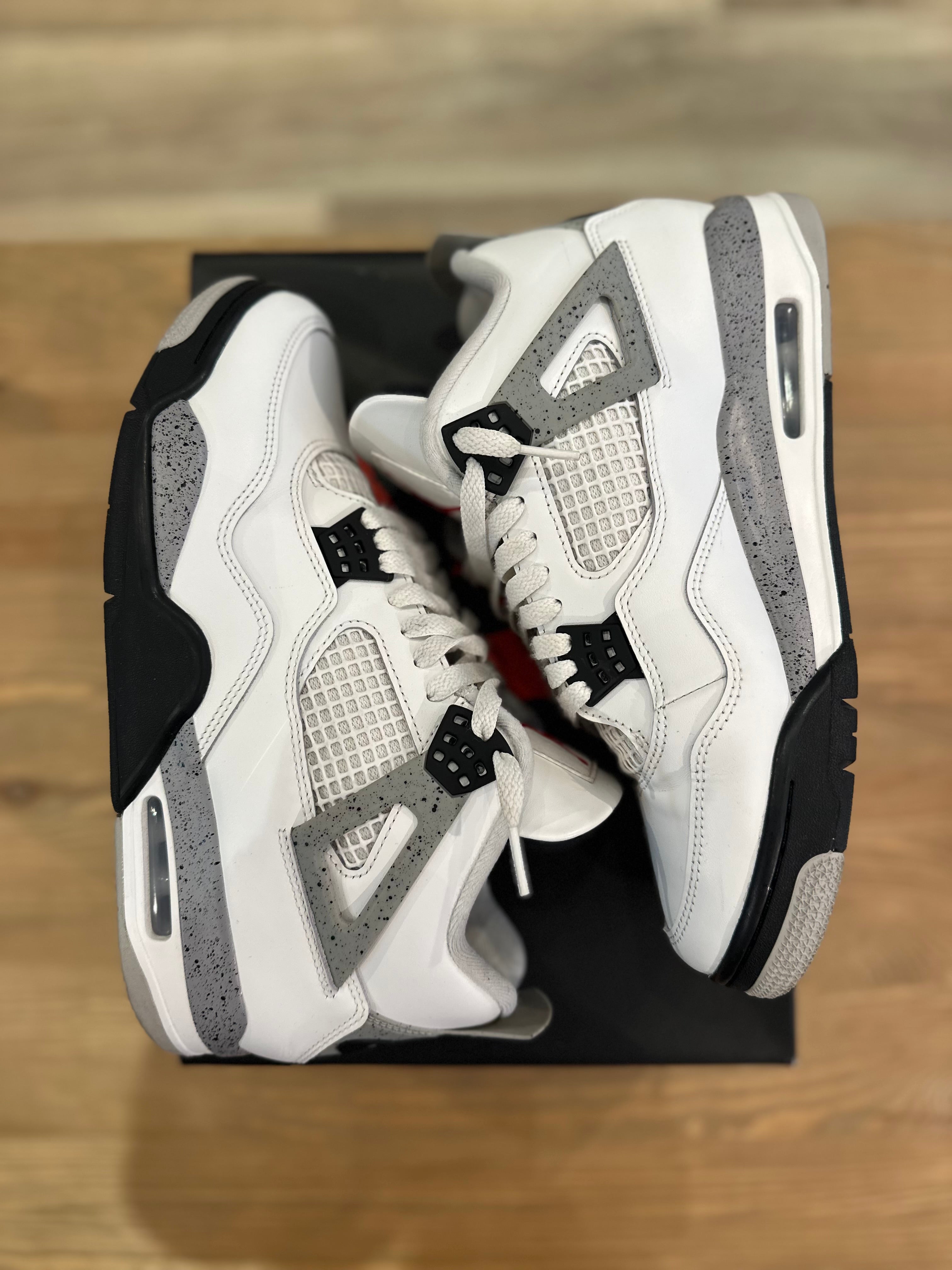 Nike Jordan 4 rétro White cément ( taille 44 )