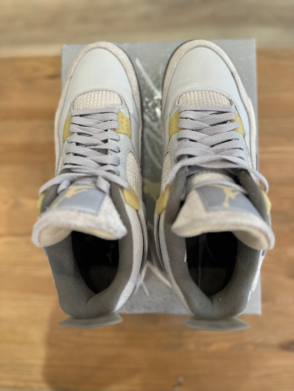Nike Jordan 4 rétro photon dust ( taille 45 )