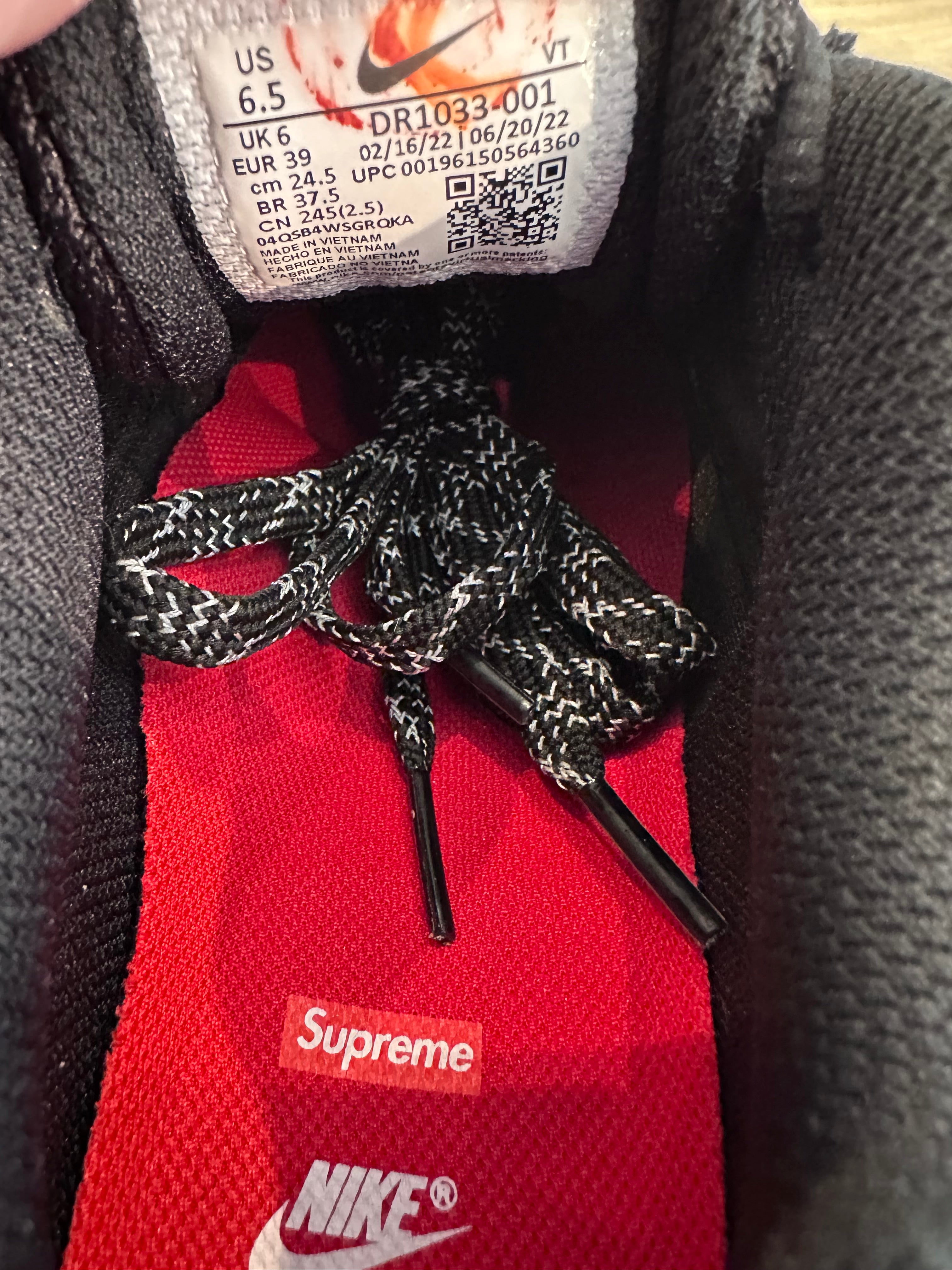 Nike air Max 98 supreme black ( taille 39 )