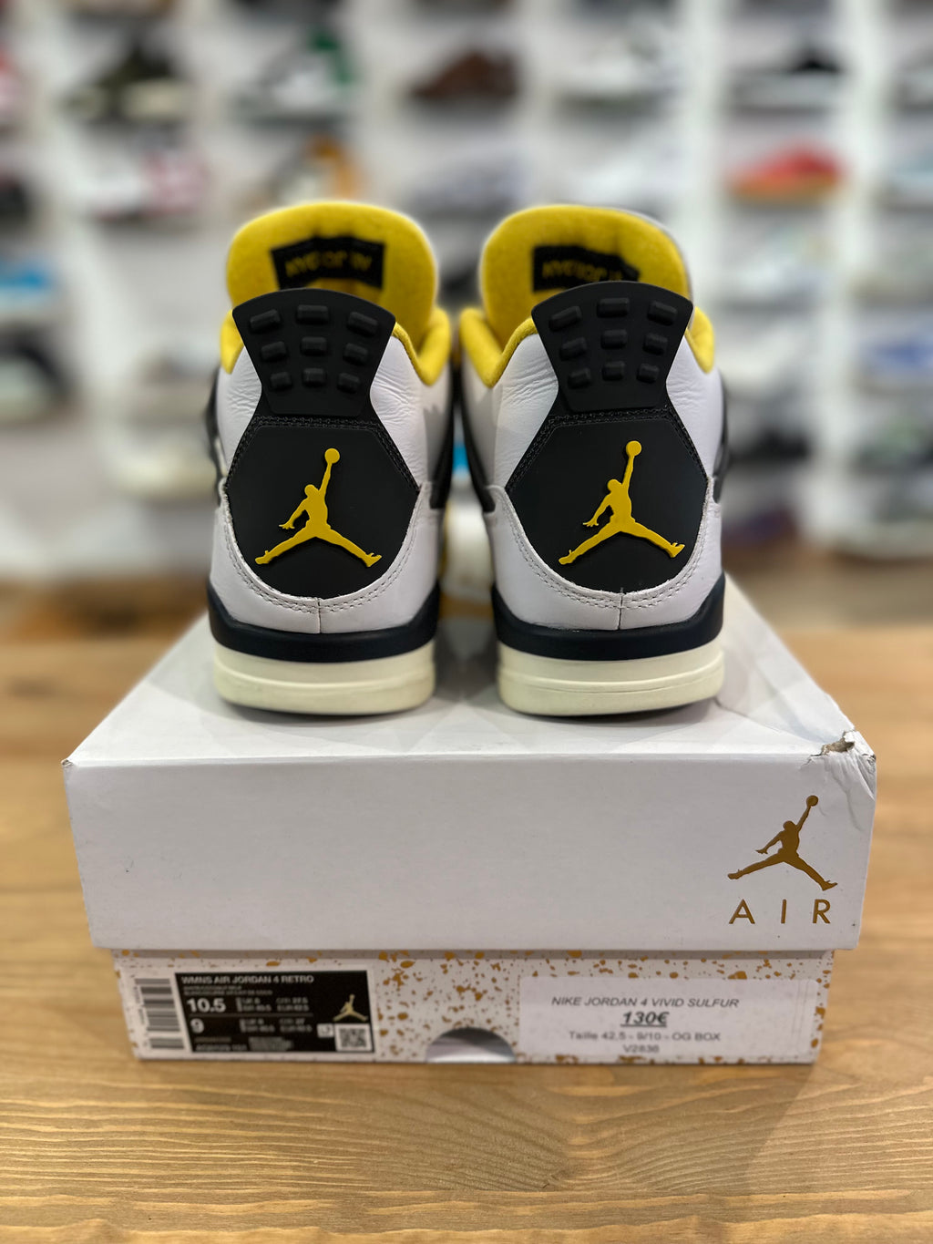 Nike Jordan 4 rétro vivid sulfur ( taille 42,5 )