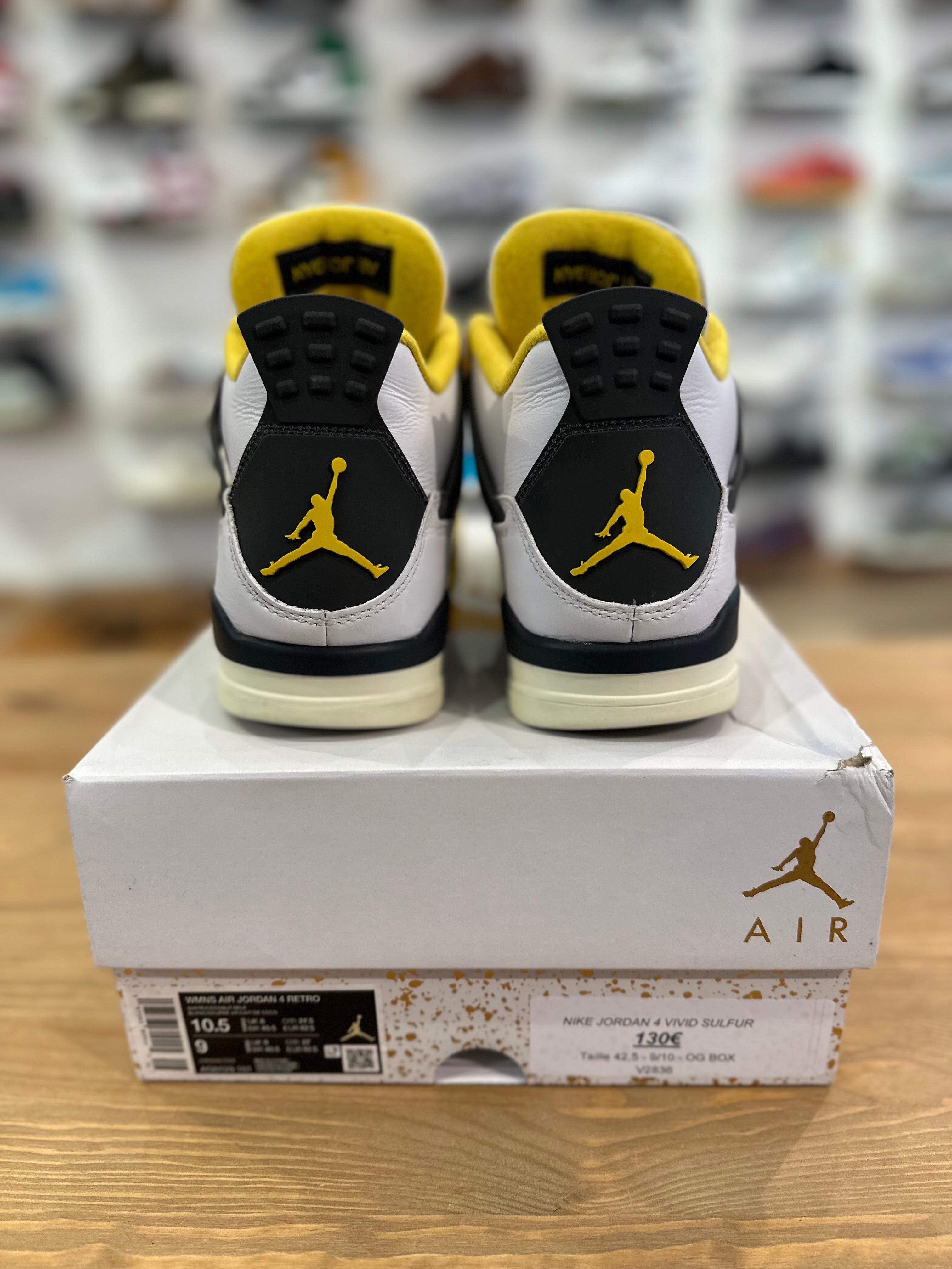 Nike Jordan 4 rétro vivid sulfur ( taille 42,5 )