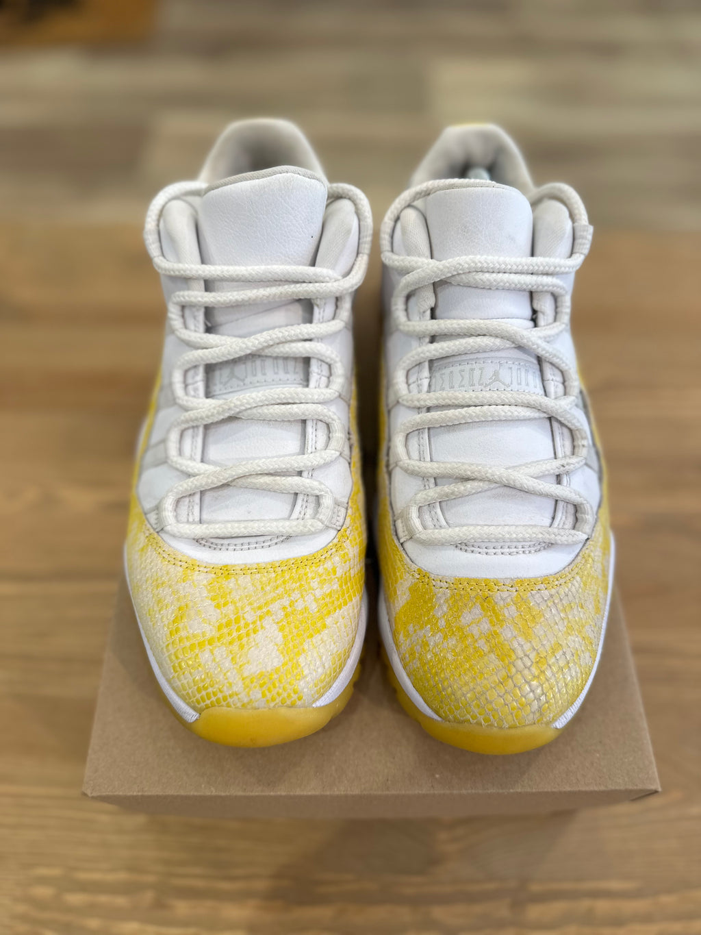 Nike Jordan 11 low yellow snakeskin ( taille 41 )