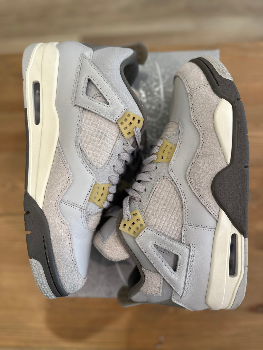 Nike Jordan 4 rétro photon dust ( taille 45 )