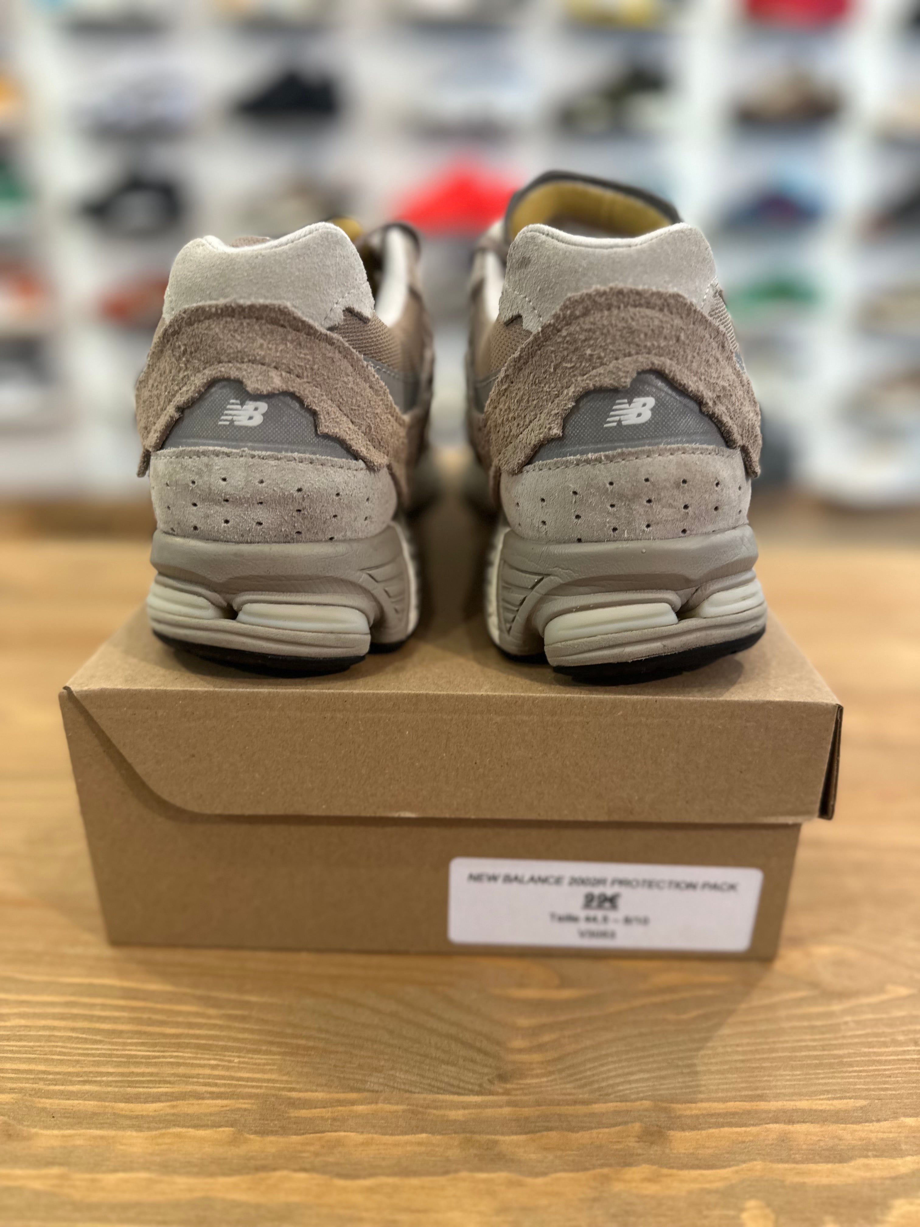 New balance 2002r protection pack driftwood ( taille 44,5 )