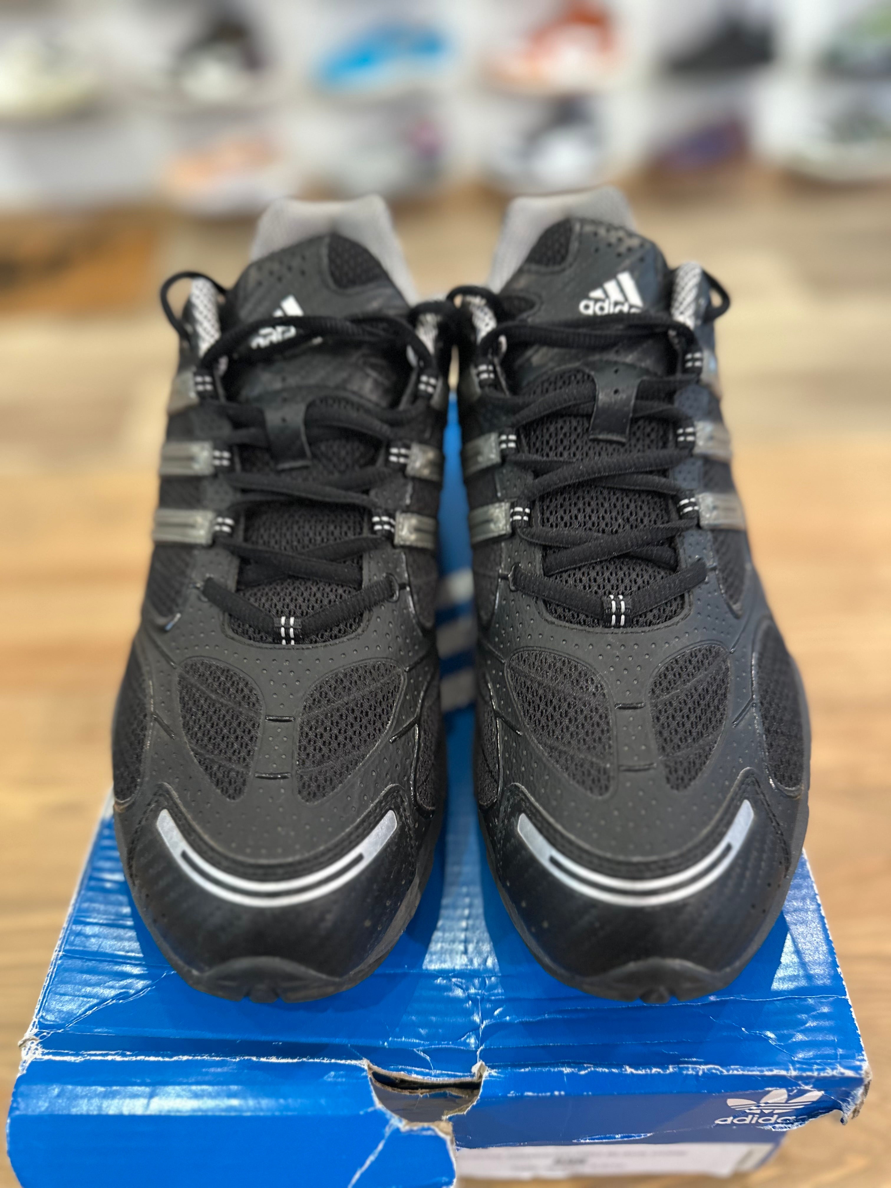 Adidas ozweego pro black core ( taille 44 2/3 )