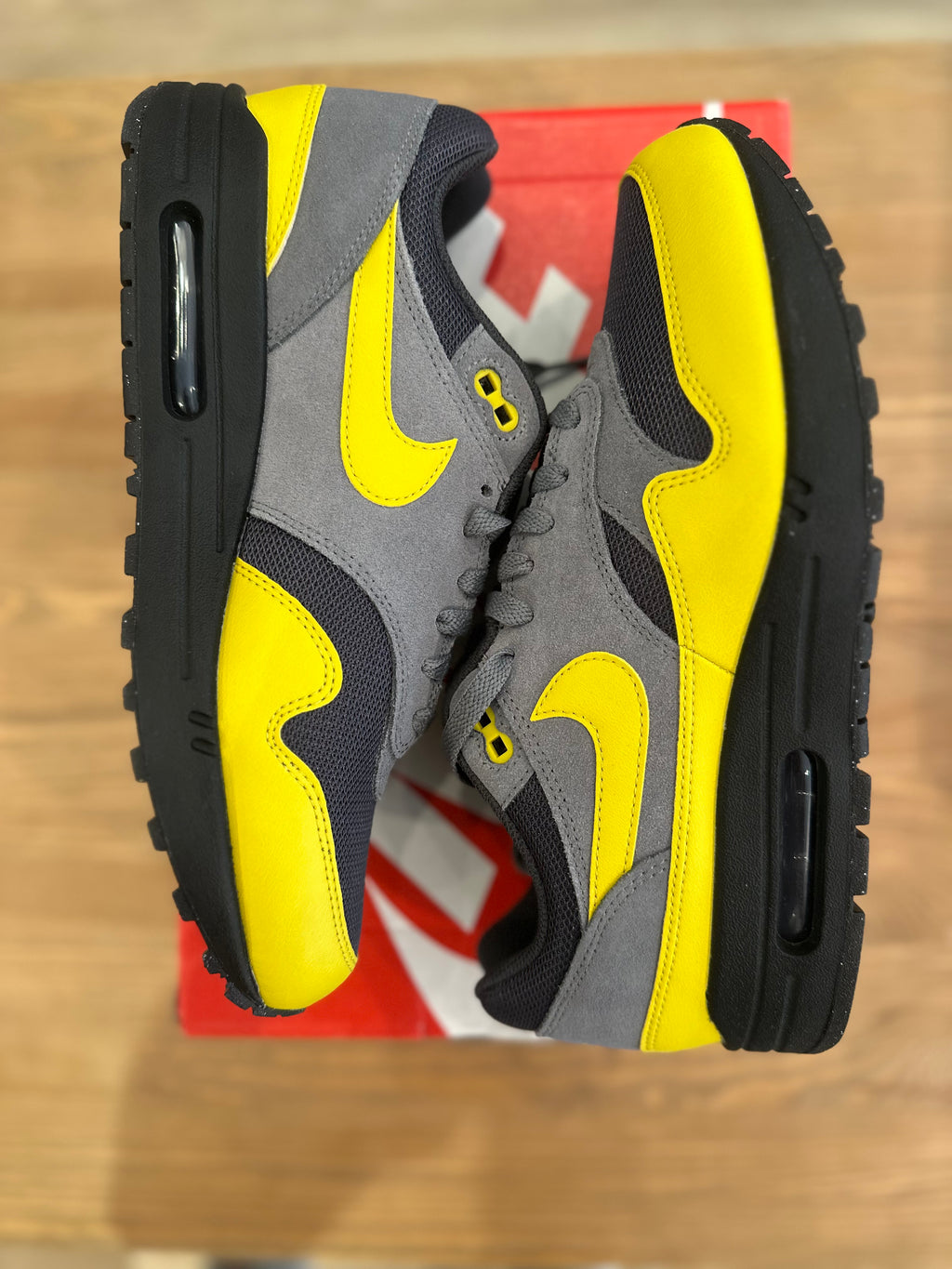 Nike air Max 1 essential Batman 2.0 ( taille 43 )