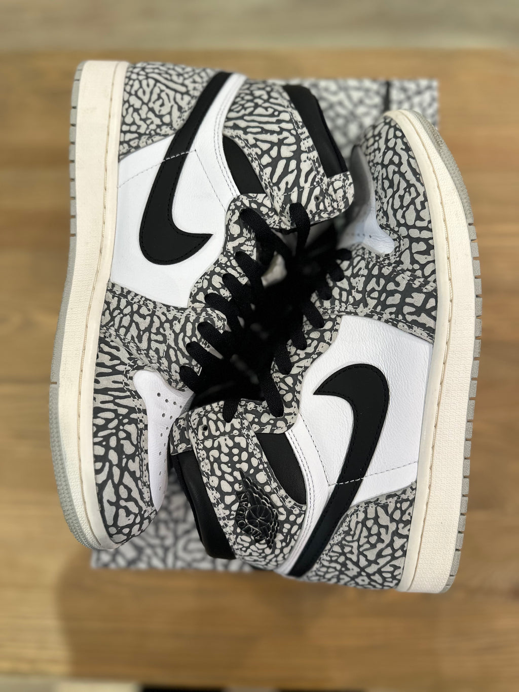 Nike Jordan 1 high White cément ( taille 42,5 )