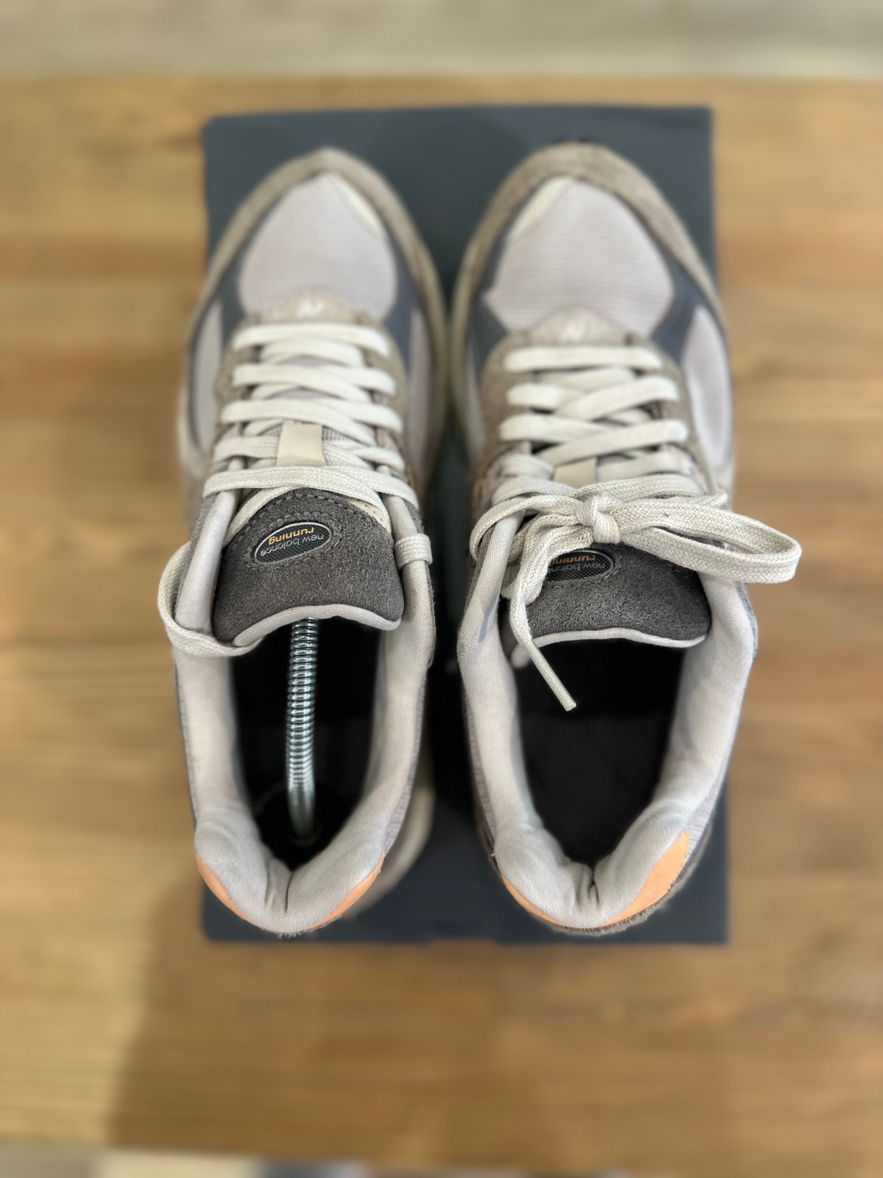 New balance 2002r mushroom hazy ( taille 39,5 )