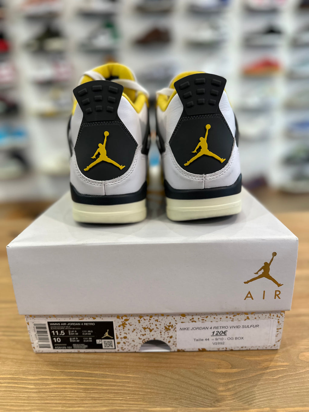 Nike Jordan 4 rétro vivid sulfur ( taille 44 )