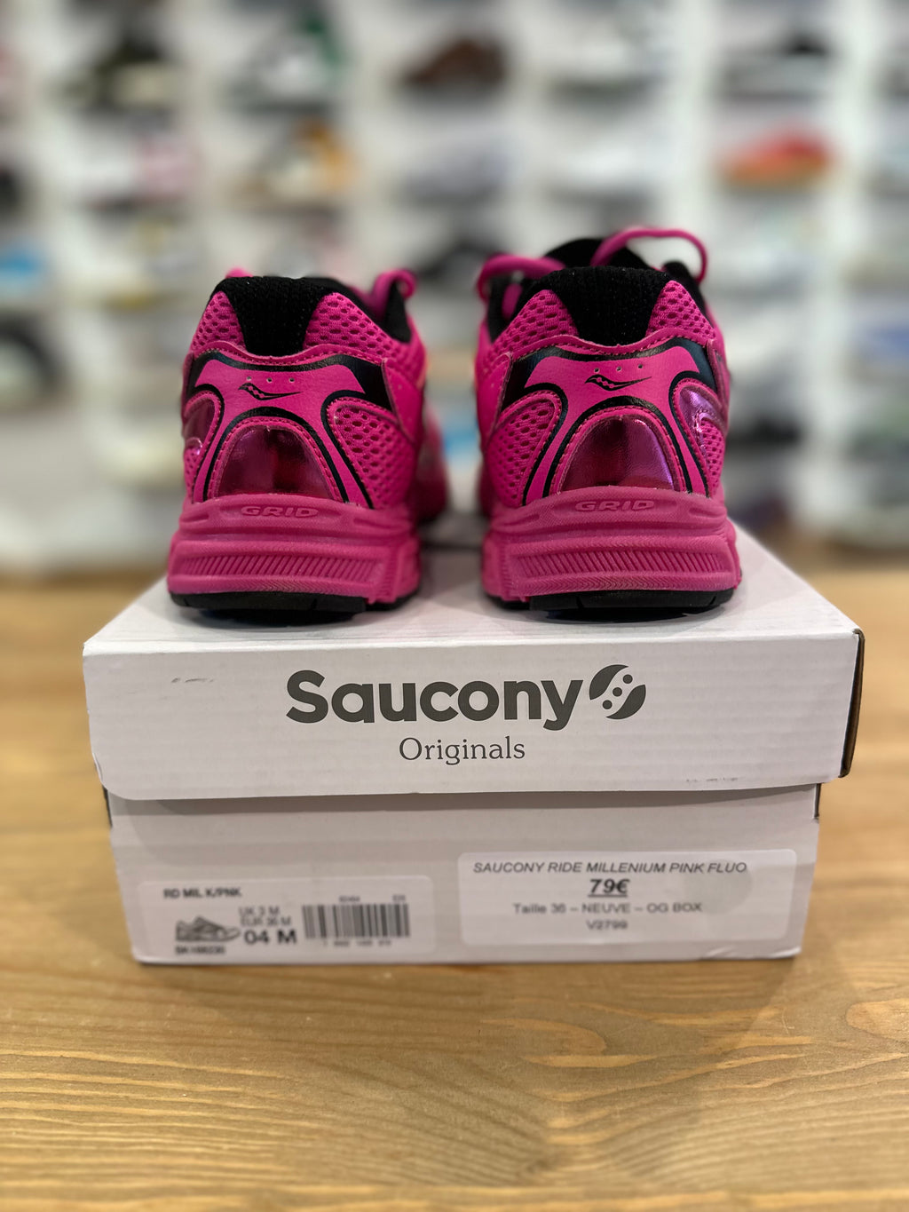 Saucony ride millenium pink fluo ( taille 36 )