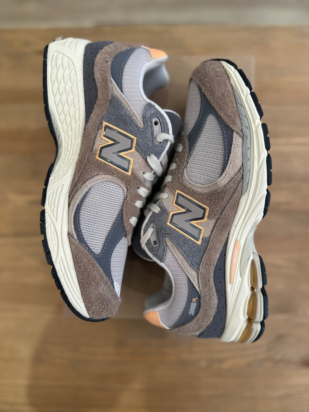 New balance 2002R mushroom hazy ( taille 41,5 )
