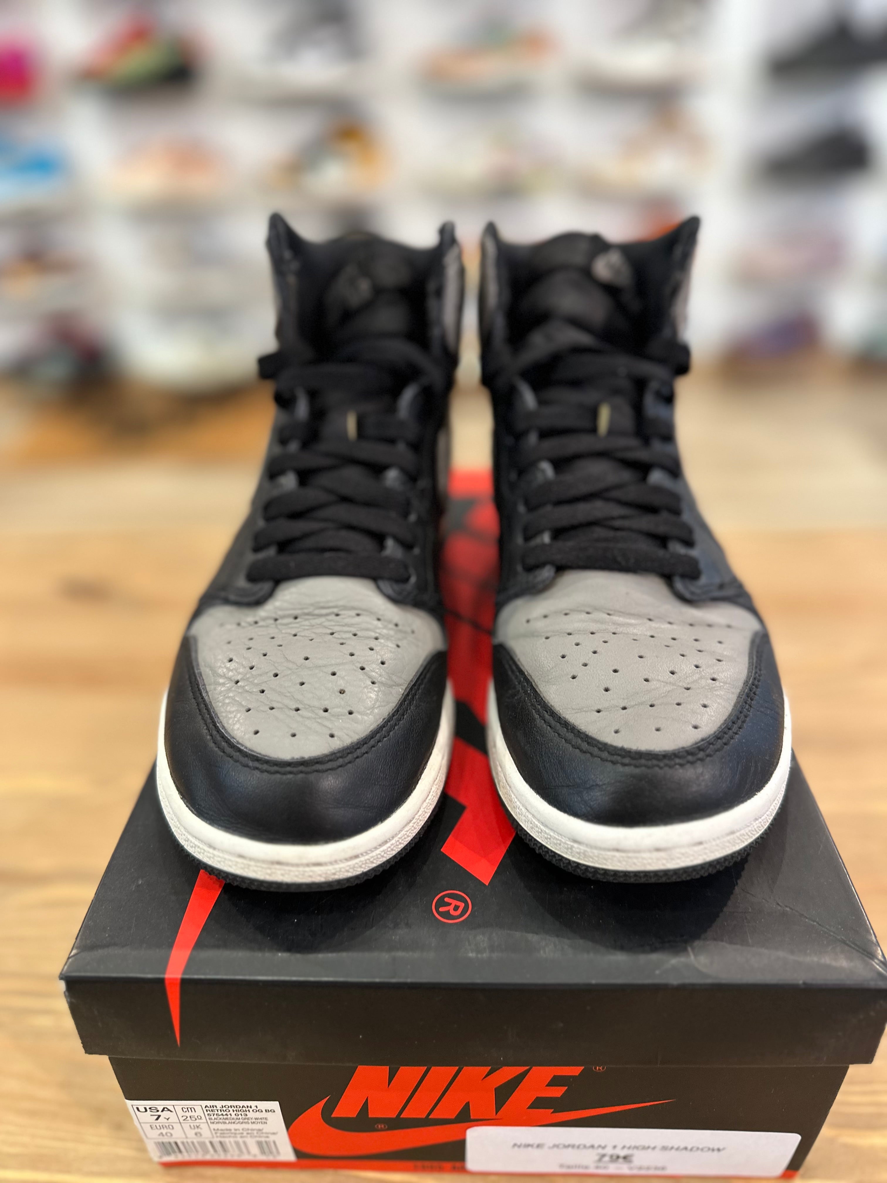 Nike Jordan 1 high shadow ( taille 40 )