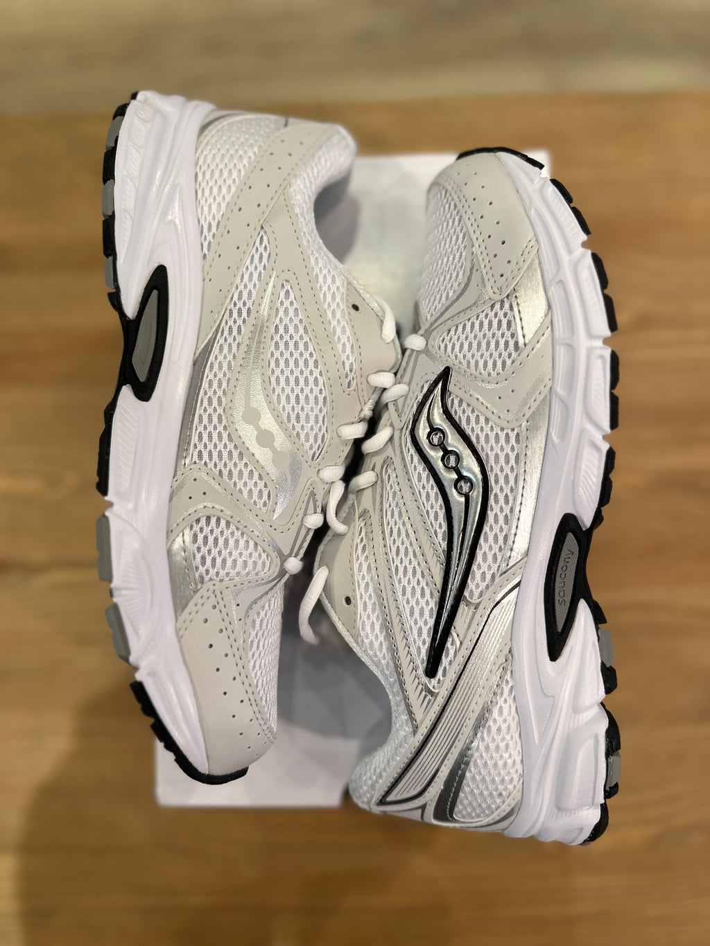 Saucony ride millenium White Silver ( taille 43 )