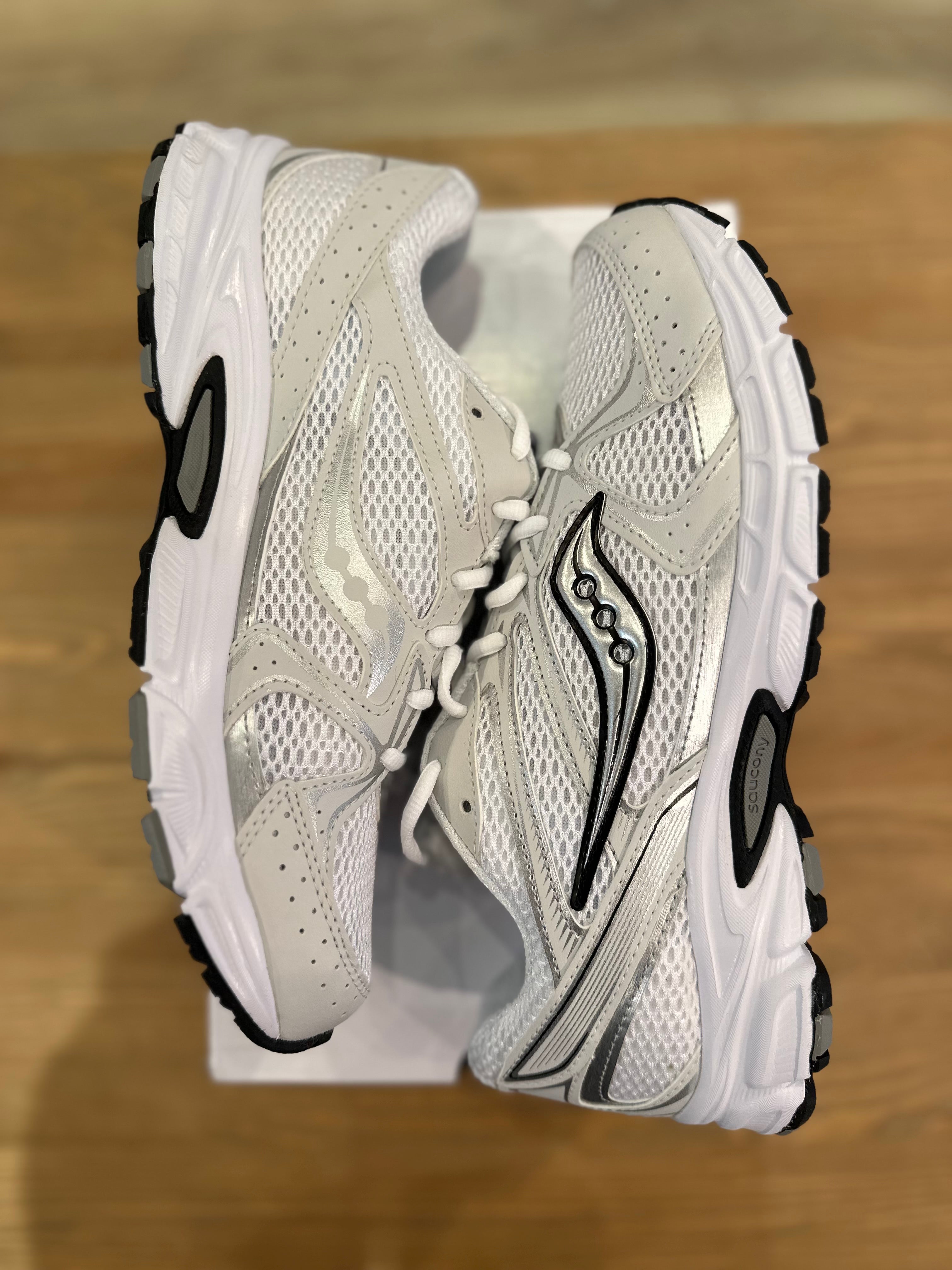Saucony ride millenium White Silver ( taille 43 )
