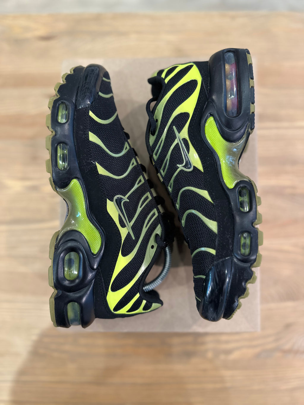 Nike air Max plus cyber ( taille 37,5 )