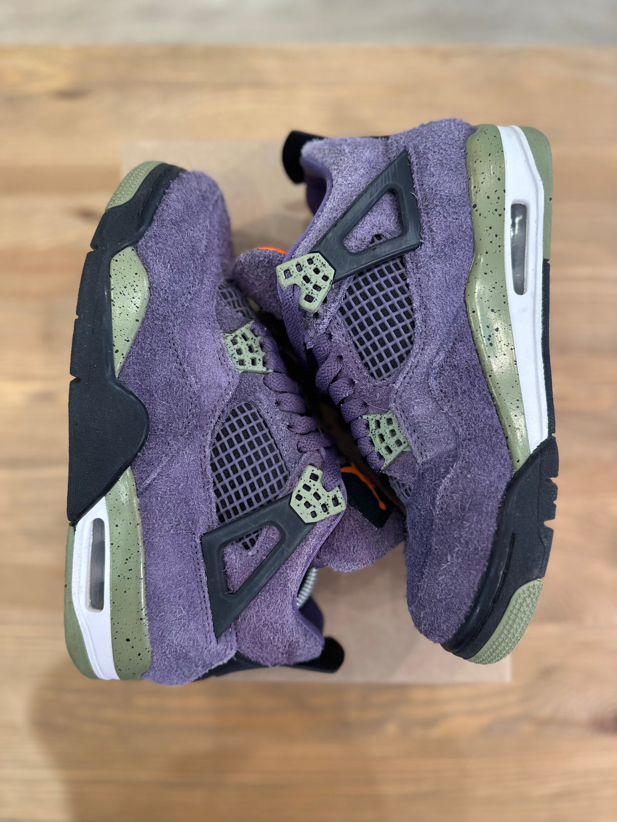 Nike Jordan 4 Rétro canyon purple ( taille 38 )