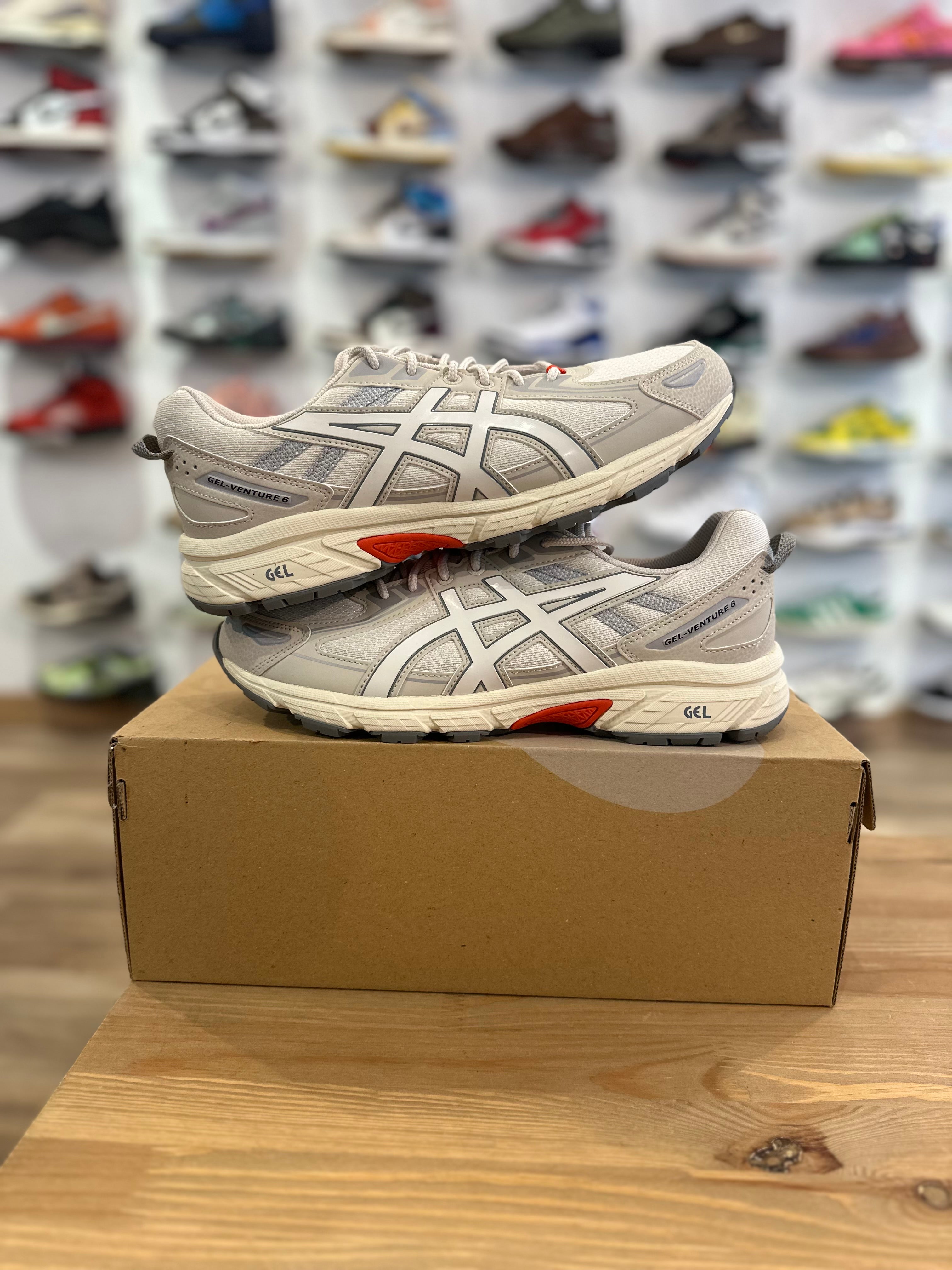 Asics gel venture 6 cream ( taille 44 )