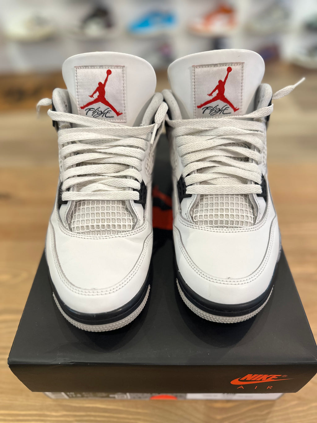 Nike Jordan 4 rétro White cément ( taille 44 )