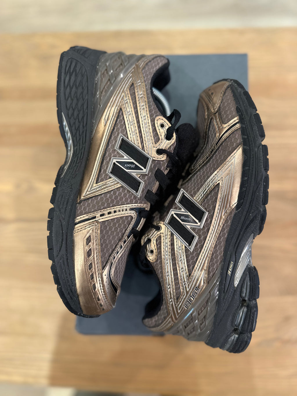 New balance 1906R bronze ( taille 39,5 )