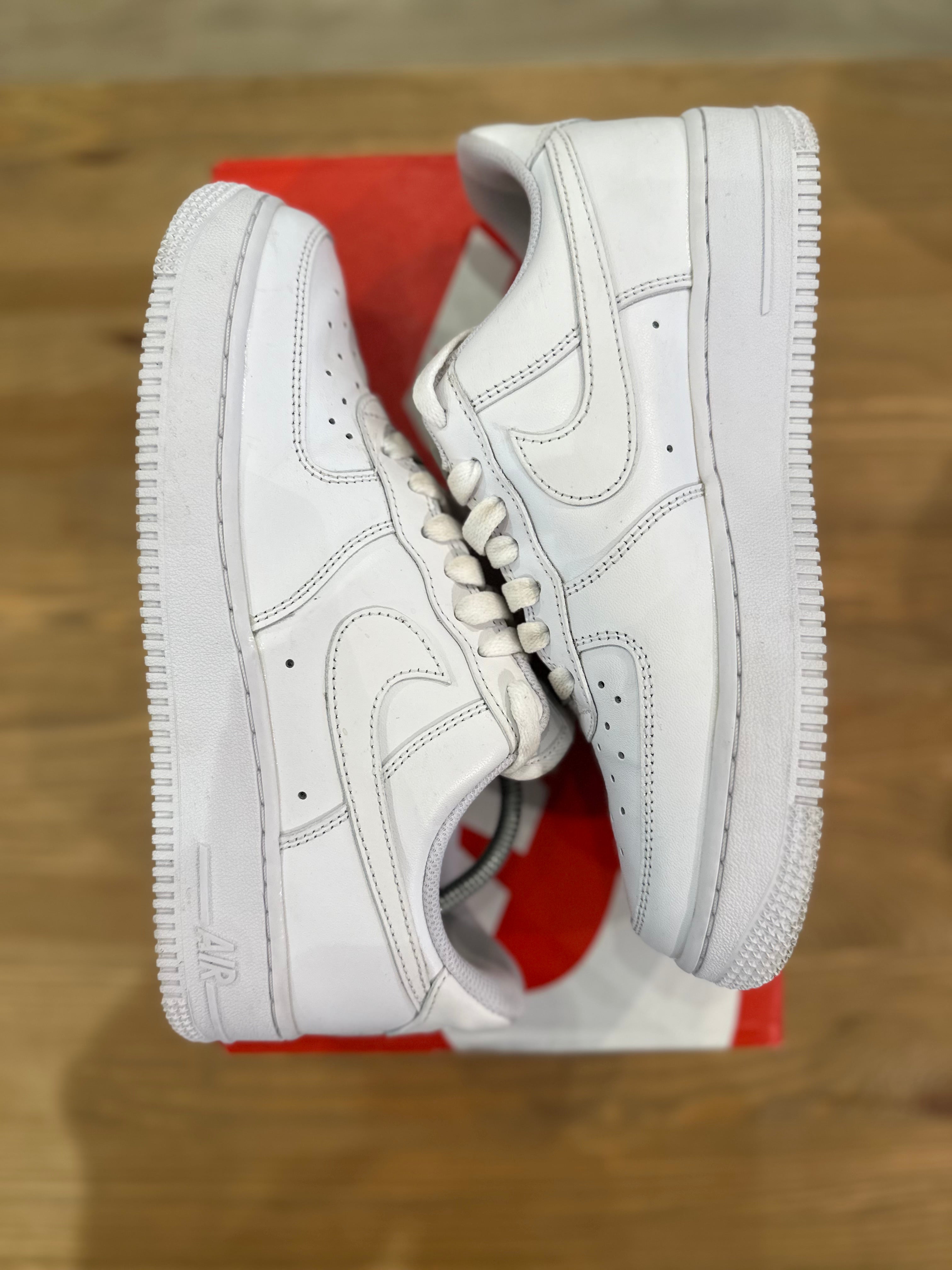 Nike air force 1 low triple White ( taille 39 )